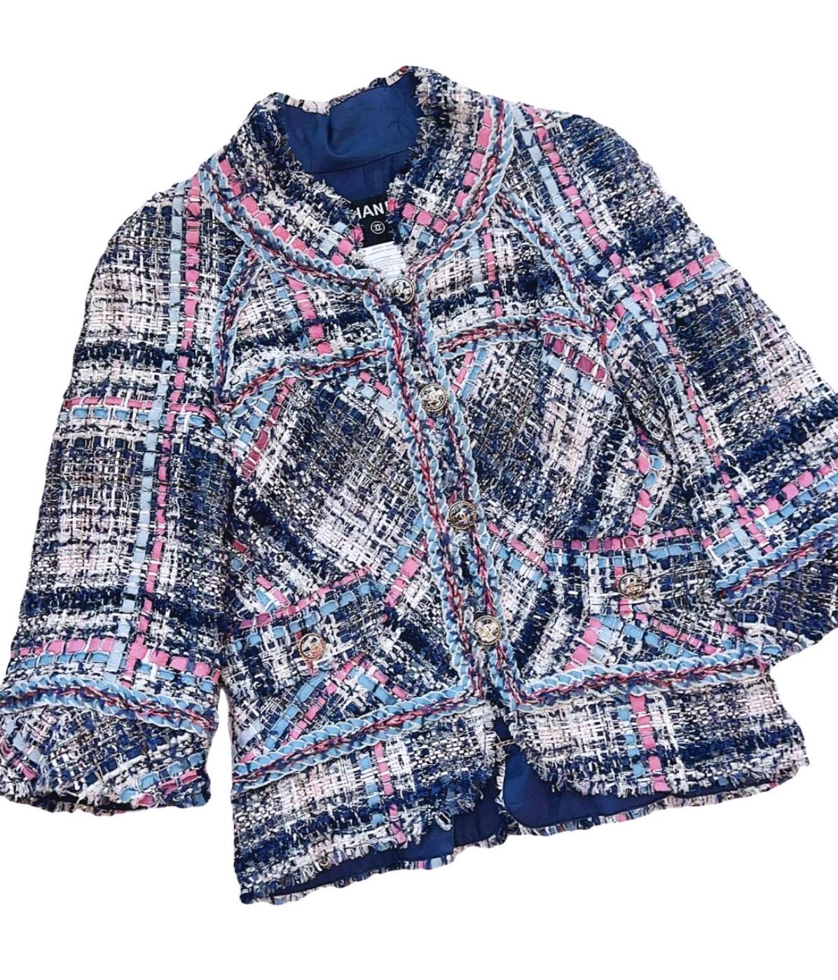 Chanel - Giacca in tweed con nastri multicolore da collezione
// Valore della boutique: oltre 13.000 dollari 
- Giacche in tweed a nastro del valore di 20.000 euro //

~ Un capolavoro di equilibrio cromatico, dove i nastri sostituiscono il pigmento,