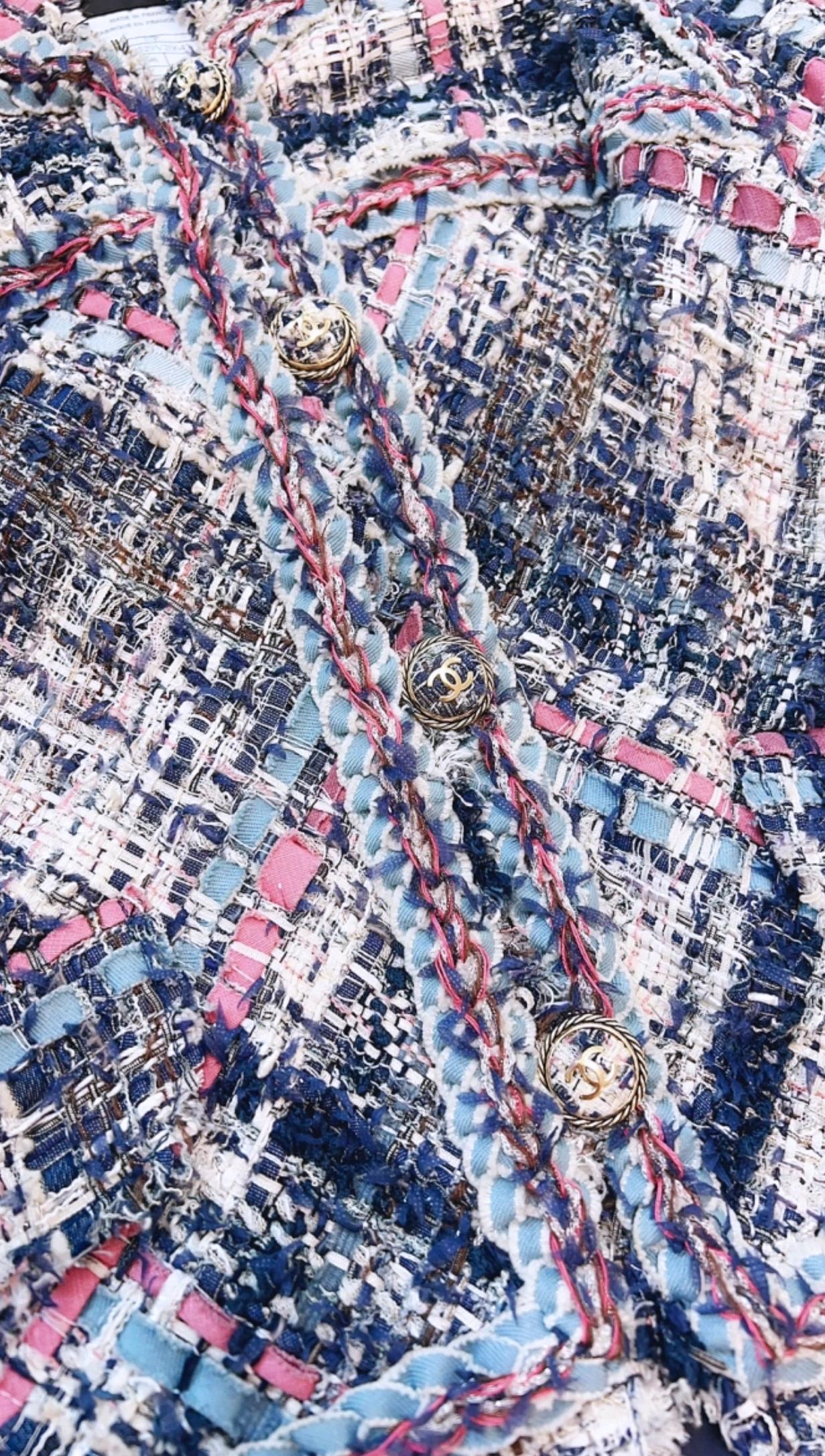 Chanel 13K$ Giacca in tweed con nastro da collezione 40 FR In condizioni ottime a Dubai, AE