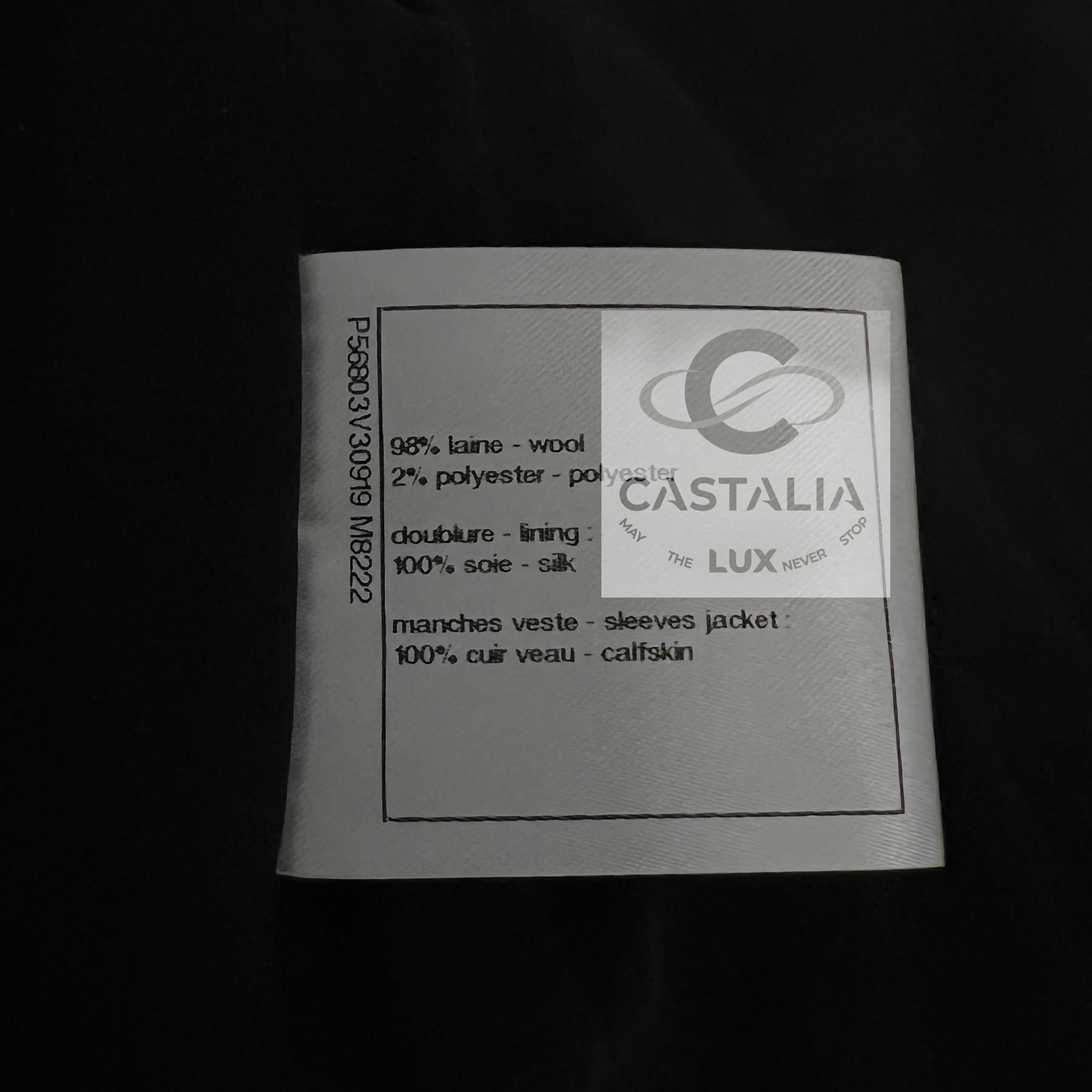 Chanel 13K$ Nuova Parigi / Cosmopolite Giacca in tweed nero 40 FR in vendita 13