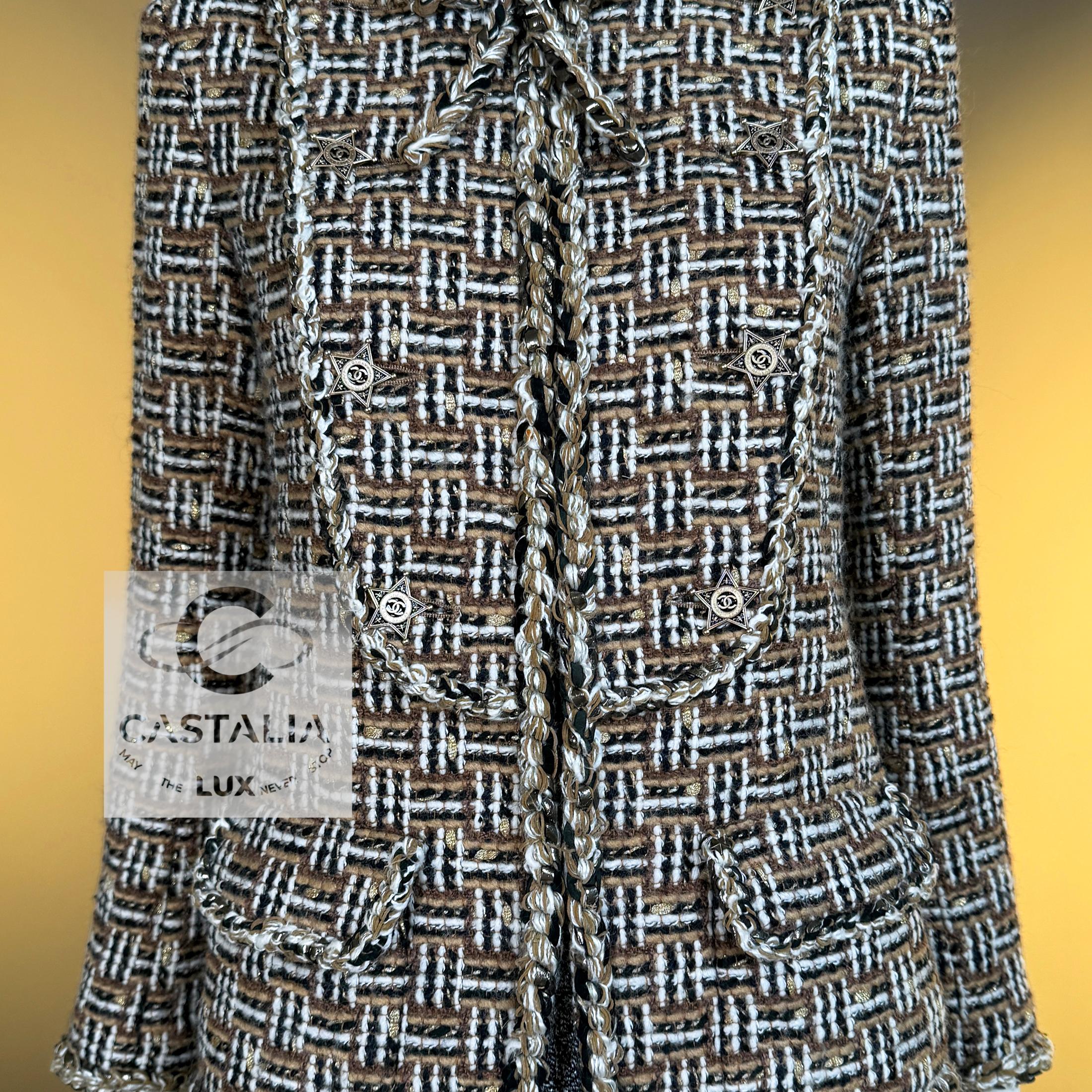 CHANEL 13K$ New Paris / Dallas CC Star Buttons Beige Tweed Jacket For Sale 5