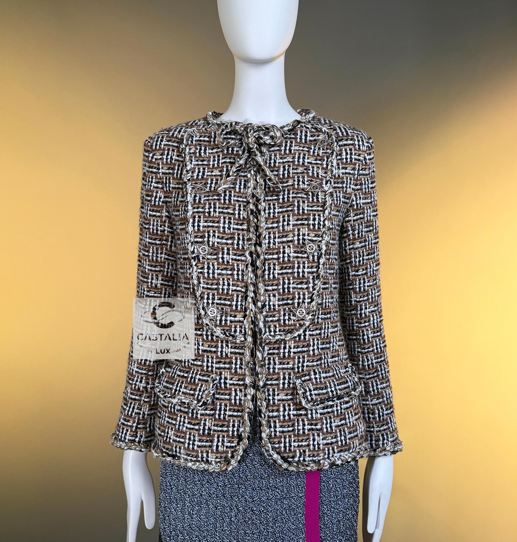 CHANEL 13K$ New Paris / Dallas CC Star Buttons Beige Tweed Jacket In Excellent Condition For Sale In Dubai, AE