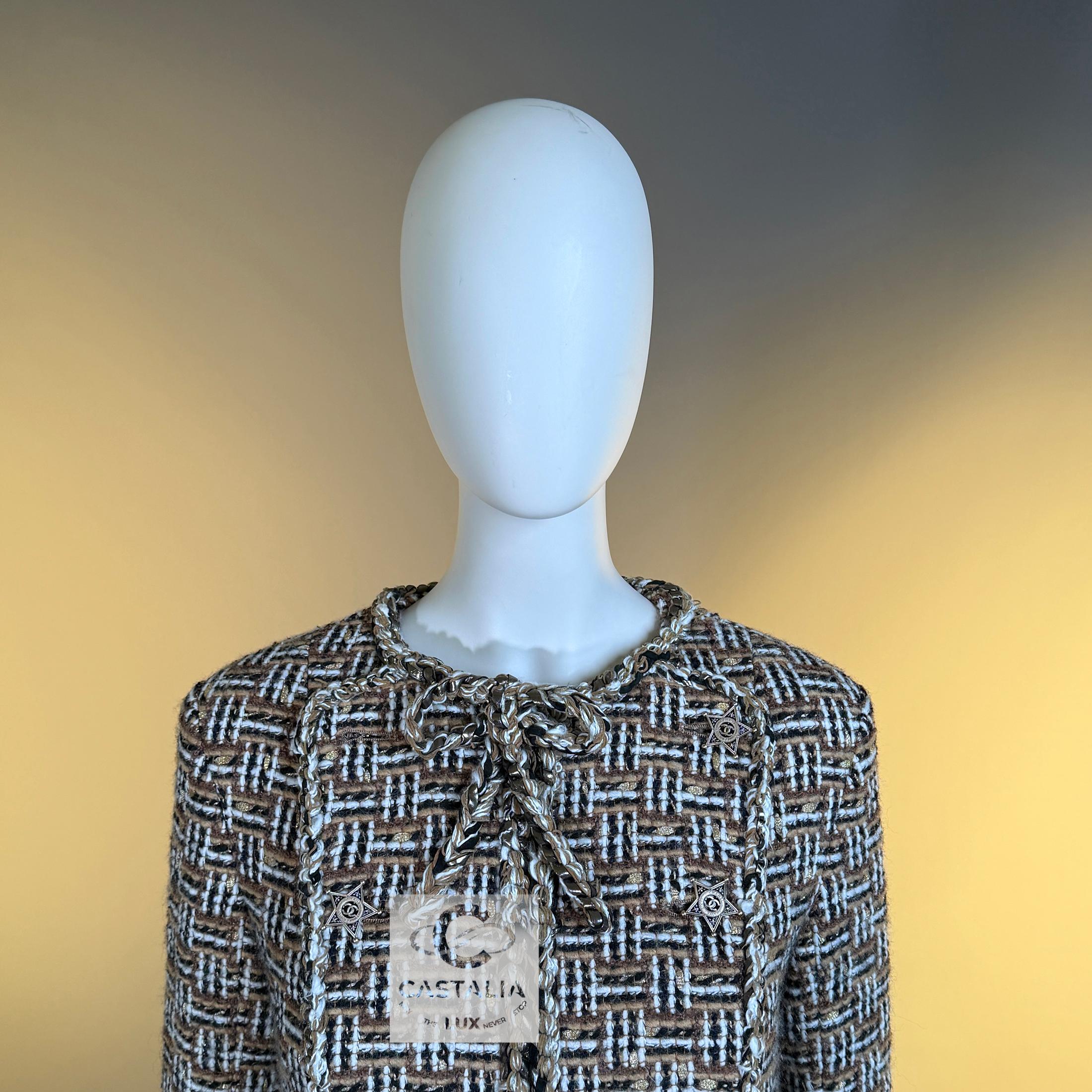 CHANEL 13K$ New Paris / Dallas CC Star Buttons Beige Tweed Jacket For Sale 1