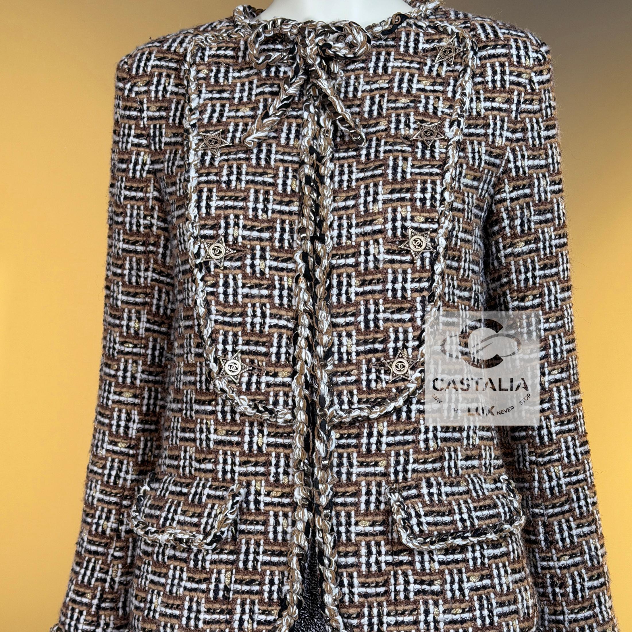 CHANEL 13K$ New Paris / Dallas CC Star Buttons Beige Tweed Jacket For Sale 2