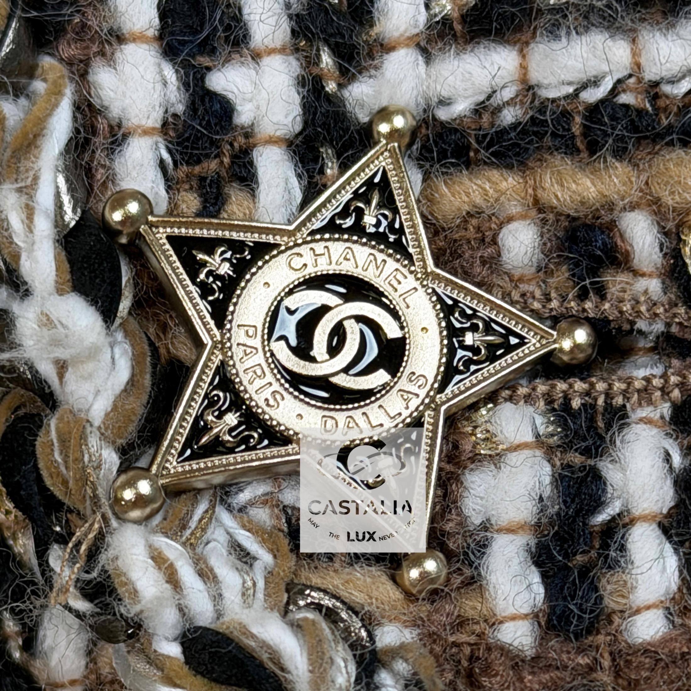 CHANEL 13K$ New Paris / Dallas CC Star Buttons Beige Tweed Jacket For Sale 3