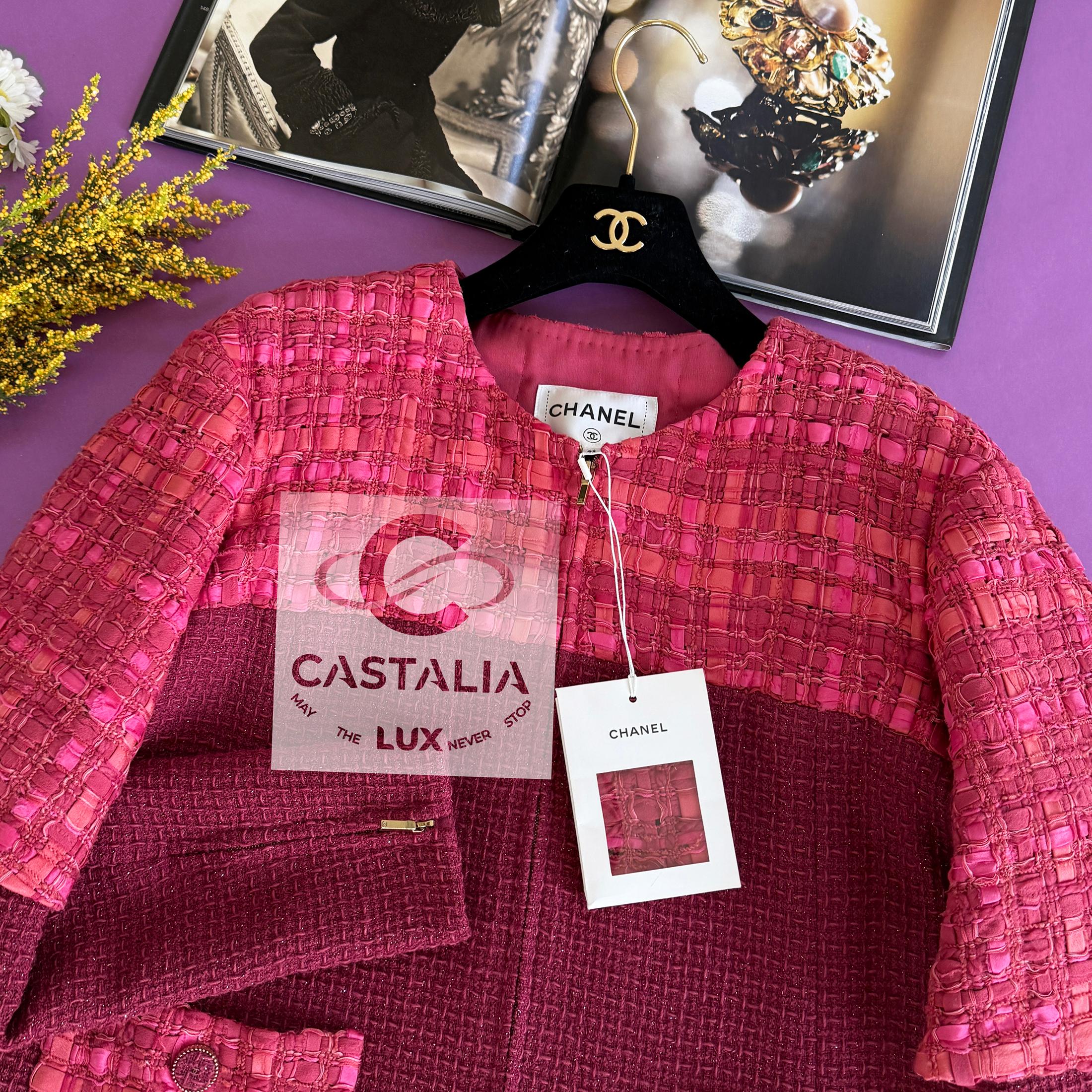 Chanel 13K$ Nueva chaqueta de tweed con cinta frambuesa 42 FR en venta 6