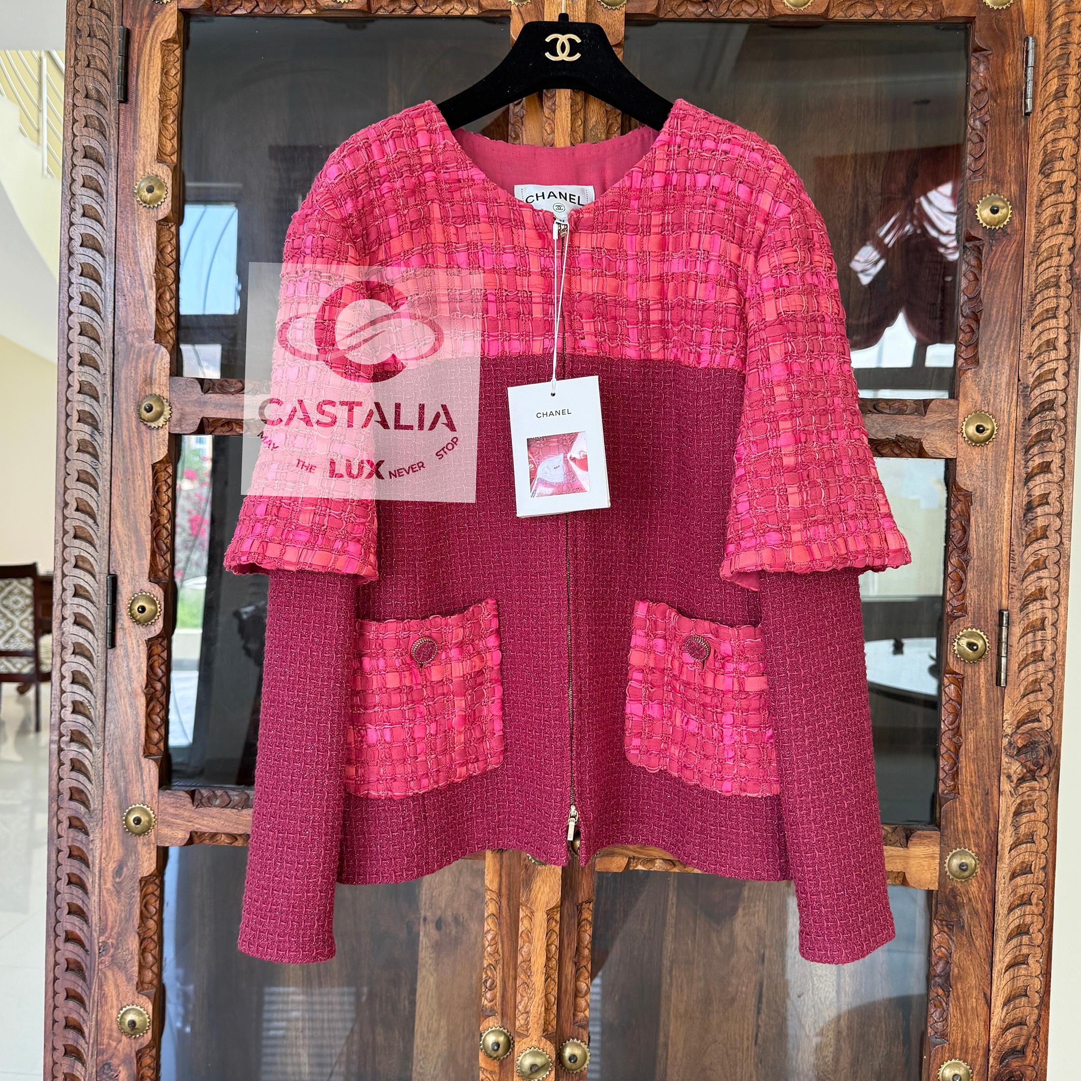 Chanel 13K$ Nueva chaqueta de tweed con cinta frambuesa 42 FR en venta 7
