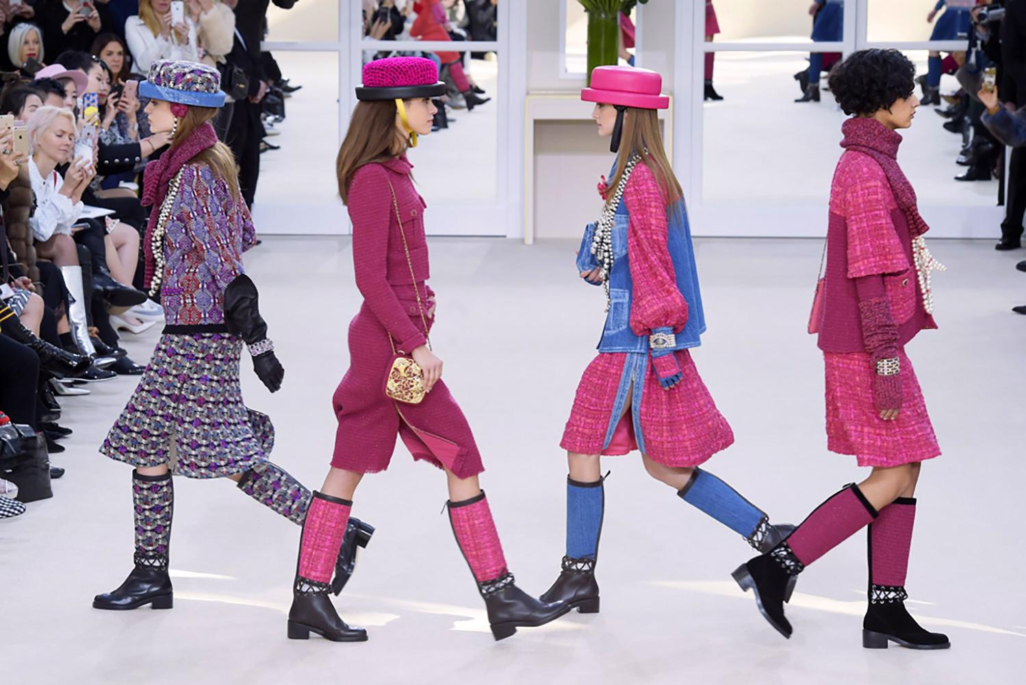 Chanel 13K$ New Raspberry Ribbon Tweed Jacket 42 FR Neuf - En vente à Dubai, AE