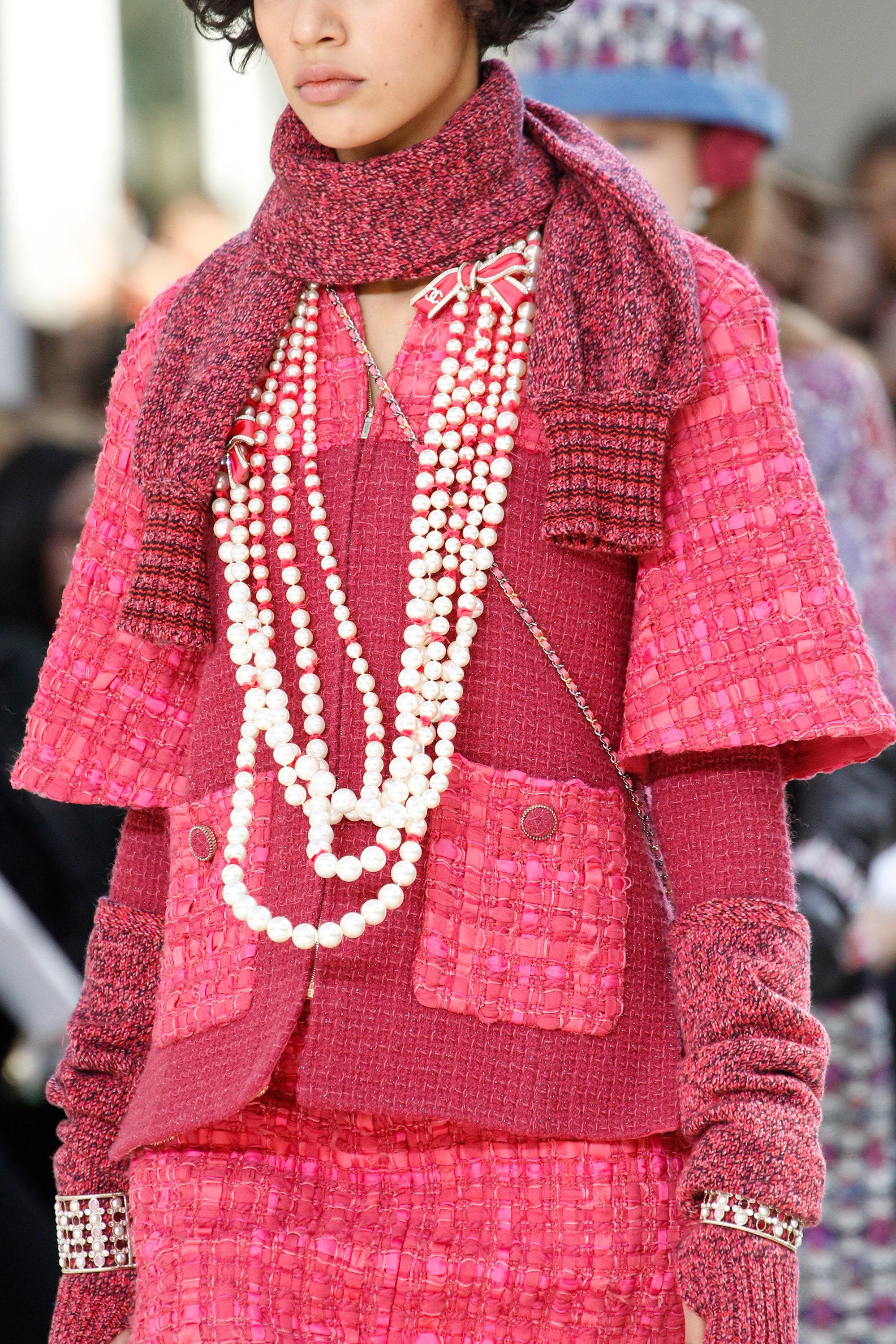 Chanel 13K$ Nueva chaqueta de tweed con cinta frambuesa 42 FR en venta 3