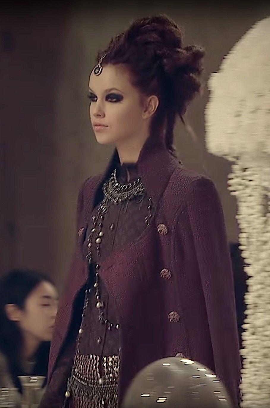 Viola Chanel 13K$ Parigi / Bombay CC Gripoix Bottoni Cappotto in tweed 48 FR in vendita