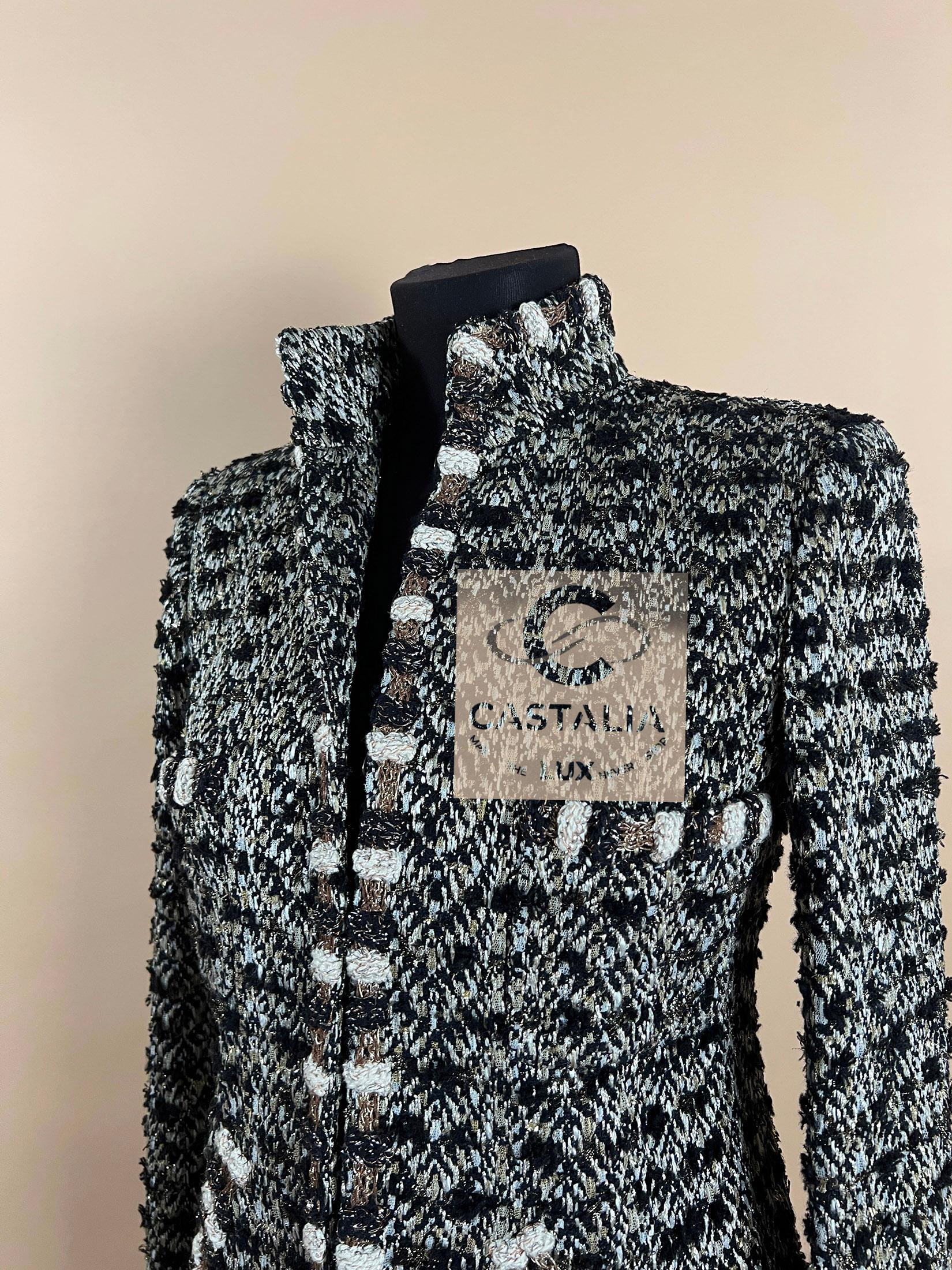 CHANEL 13K$ Paris / Bombay Runway Tweed Jacket 42 FR en vente 7
