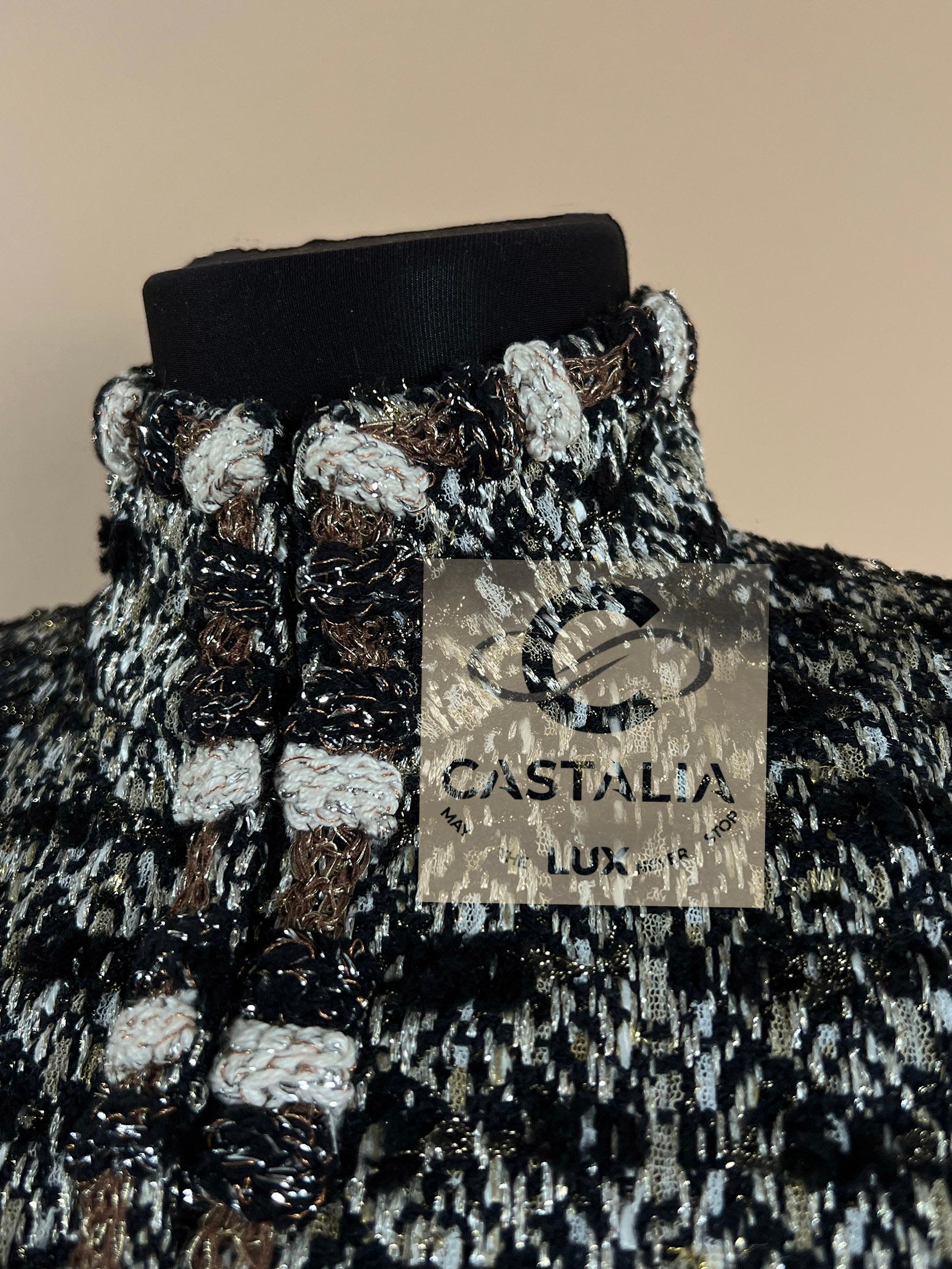 CHANEL 13K$ Paris / Bombay Runway Tweed Jacket 42 FR en vente 8