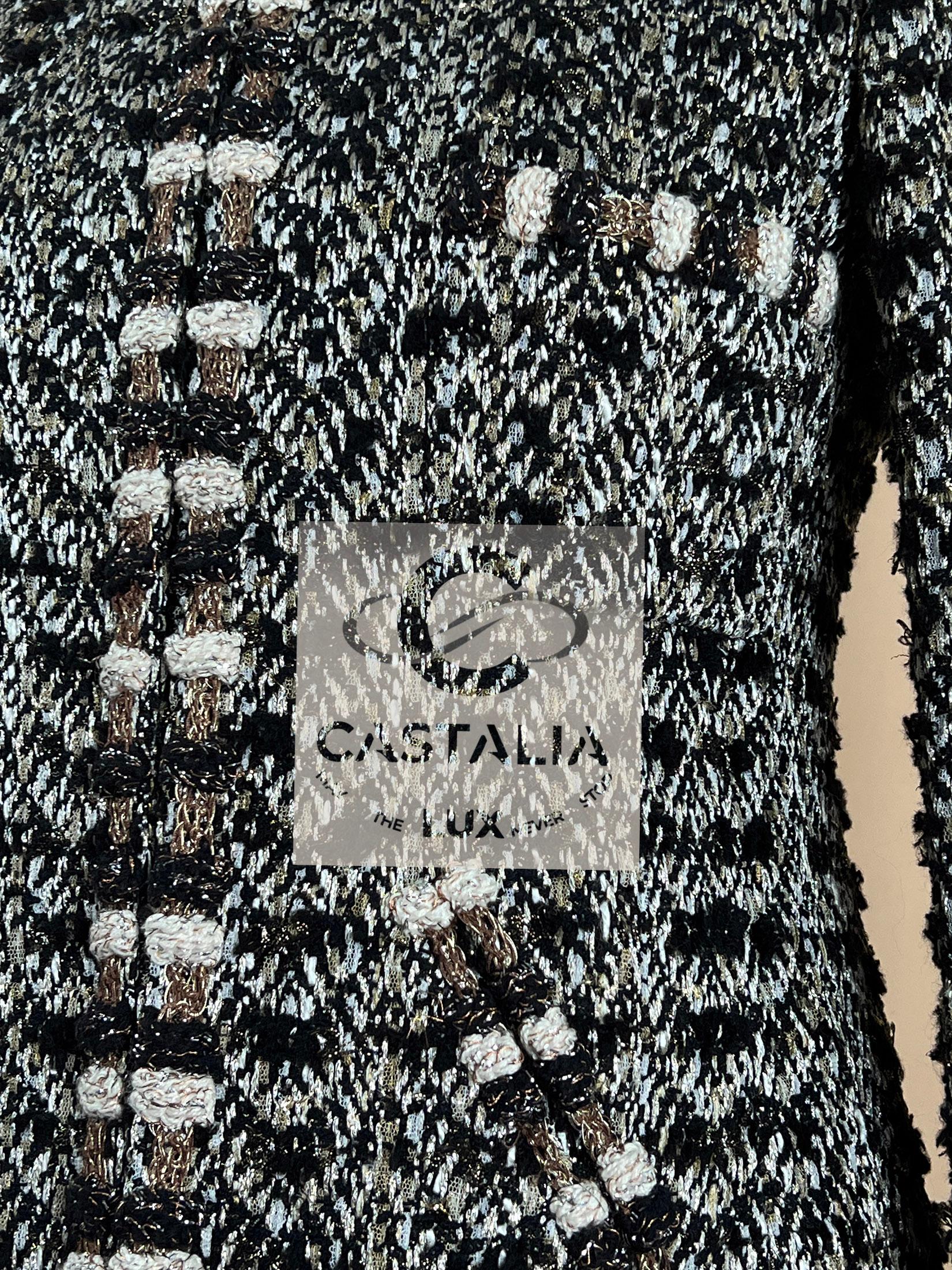 CHANEL 13K$ Paris / Bombay Runway Tweed Jacket 42 FR en vente 11