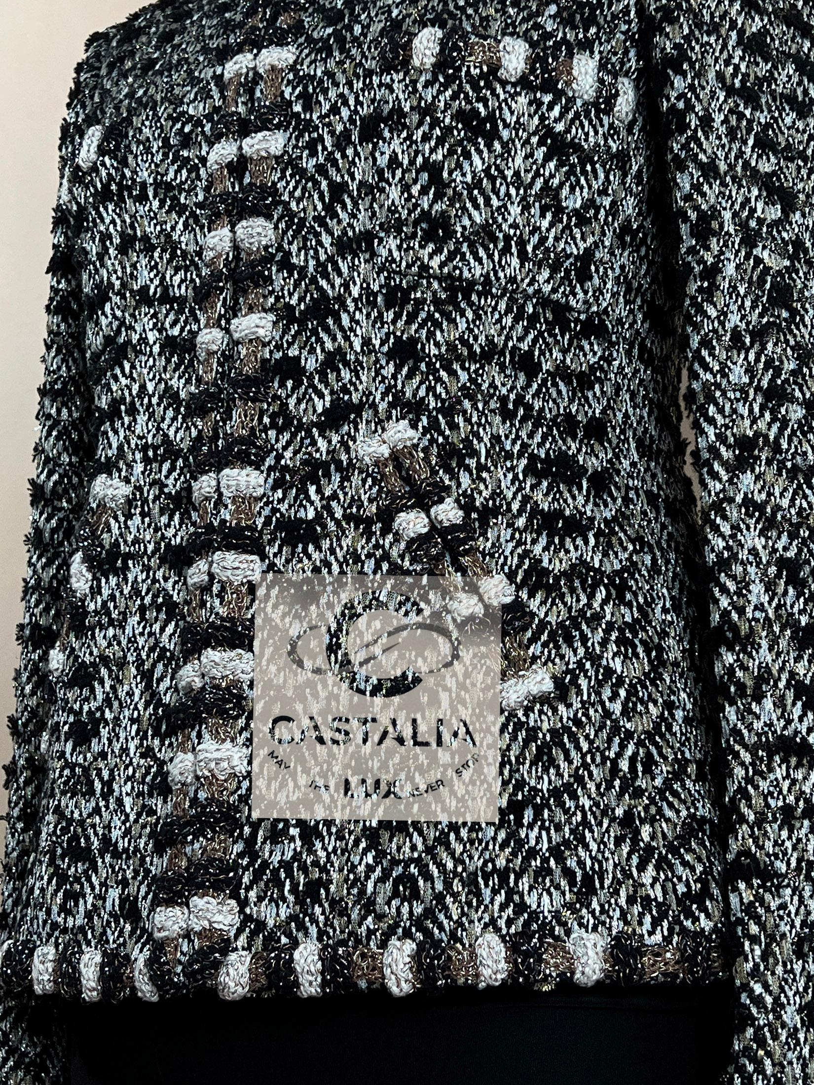 CHANEL 13K$ Paris / Bombay Runway Tweed Jacket 42 FR en vente 12