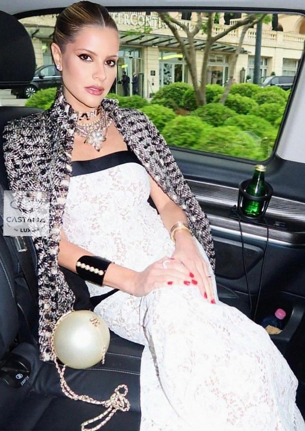 CHANEL 13K$ Paris / Bombay Runway Tweed Jacket 42 FR en vente 1