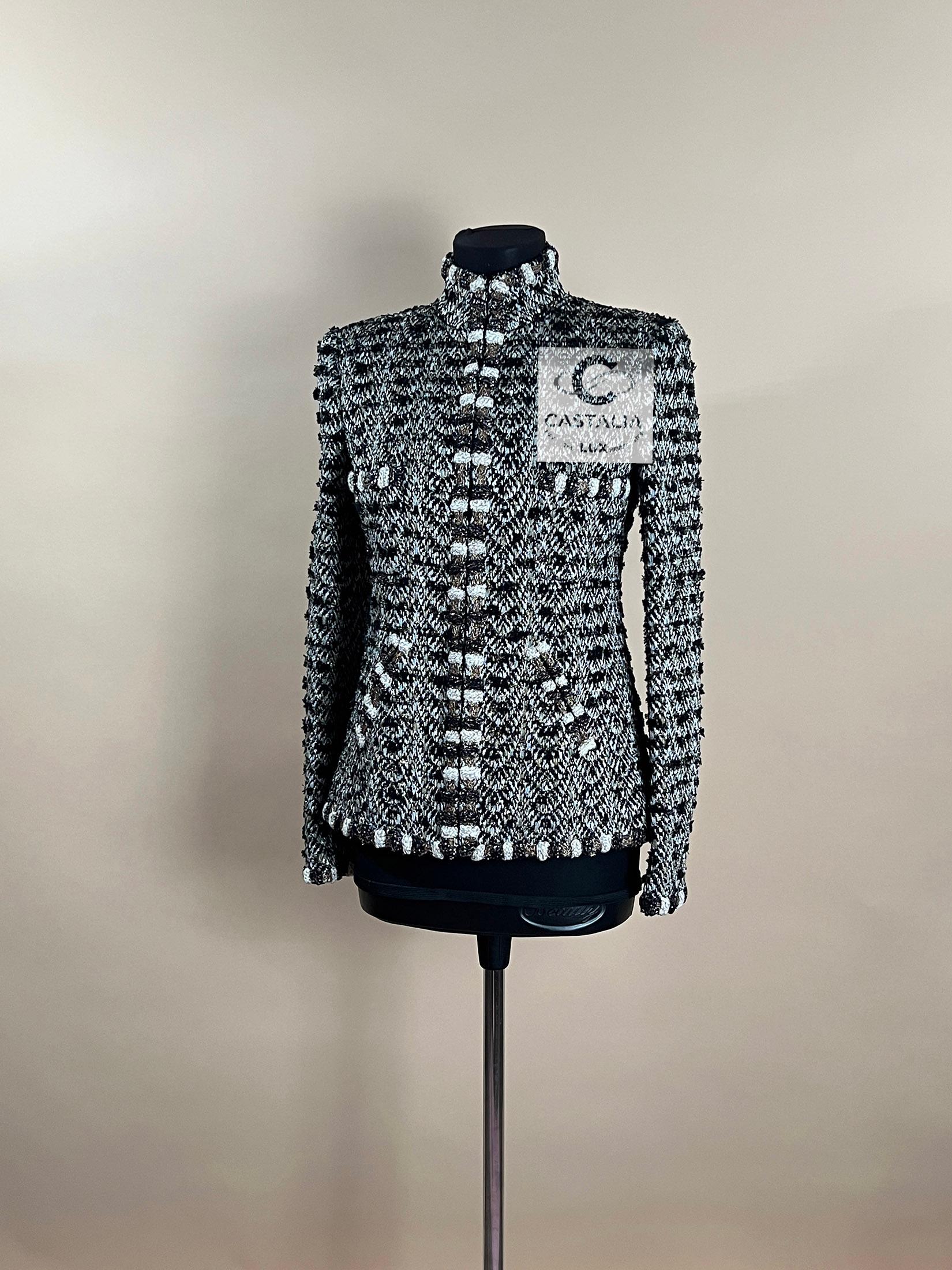 CHANEL 13K$ Paris / Bombay Runway Tweed Jacket 42 FR en vente 4