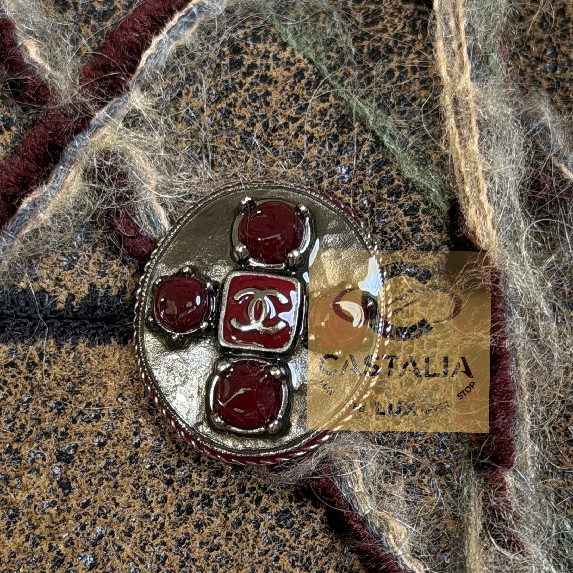 Chanel 13K$ Parigi / Edimburgo CC Gripoix Bottoni Giacca in pelle 40 FR in vendita 6