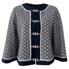 Chanel 13K$ Rare Edelweiss Embroidery Cape Jacket