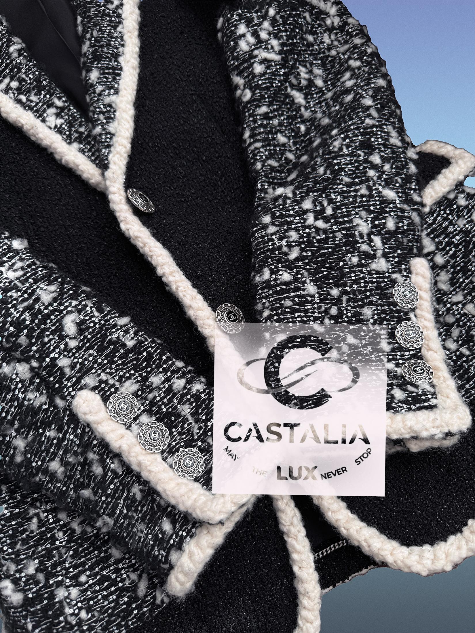 Chanel 13K$ Giacca nera da passerella con decorazioni in paillettes 34 FR in vendita 10