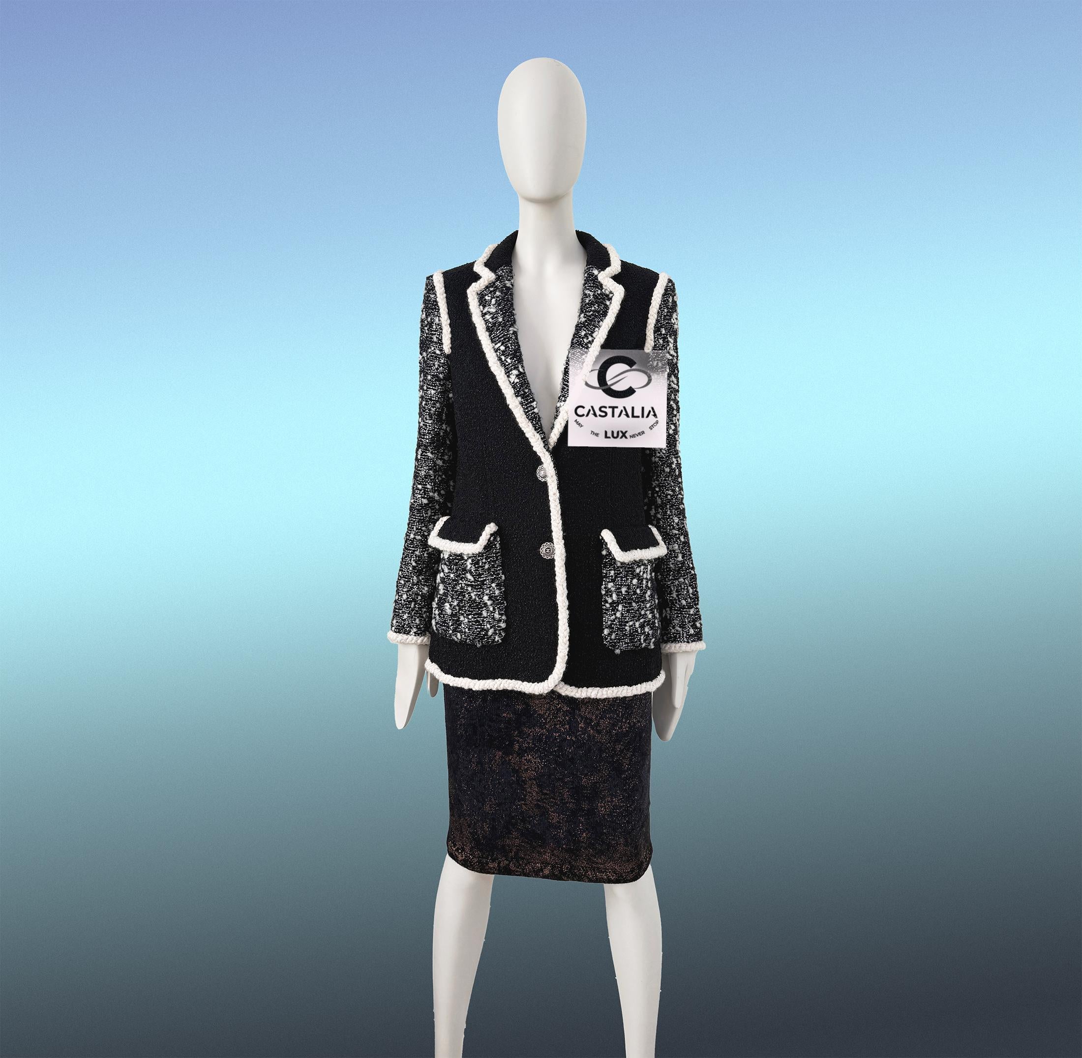 Chanel 13K$ Giacca nera da passerella con decorazioni in paillettes 34 FR in vendita 2