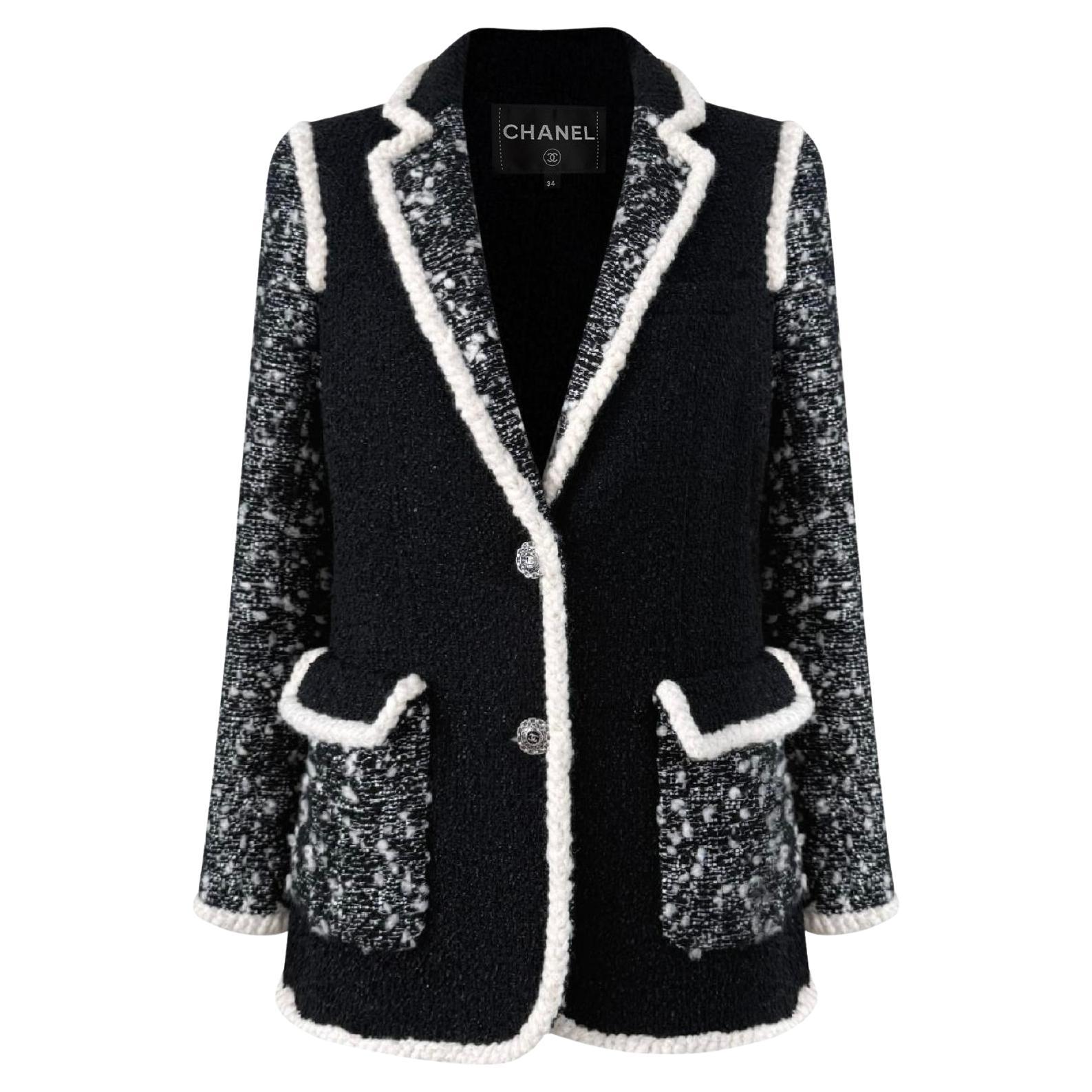 Chanel 13K$ Giacca nera da passerella con decorazioni in paillettes 34 FR in vendita