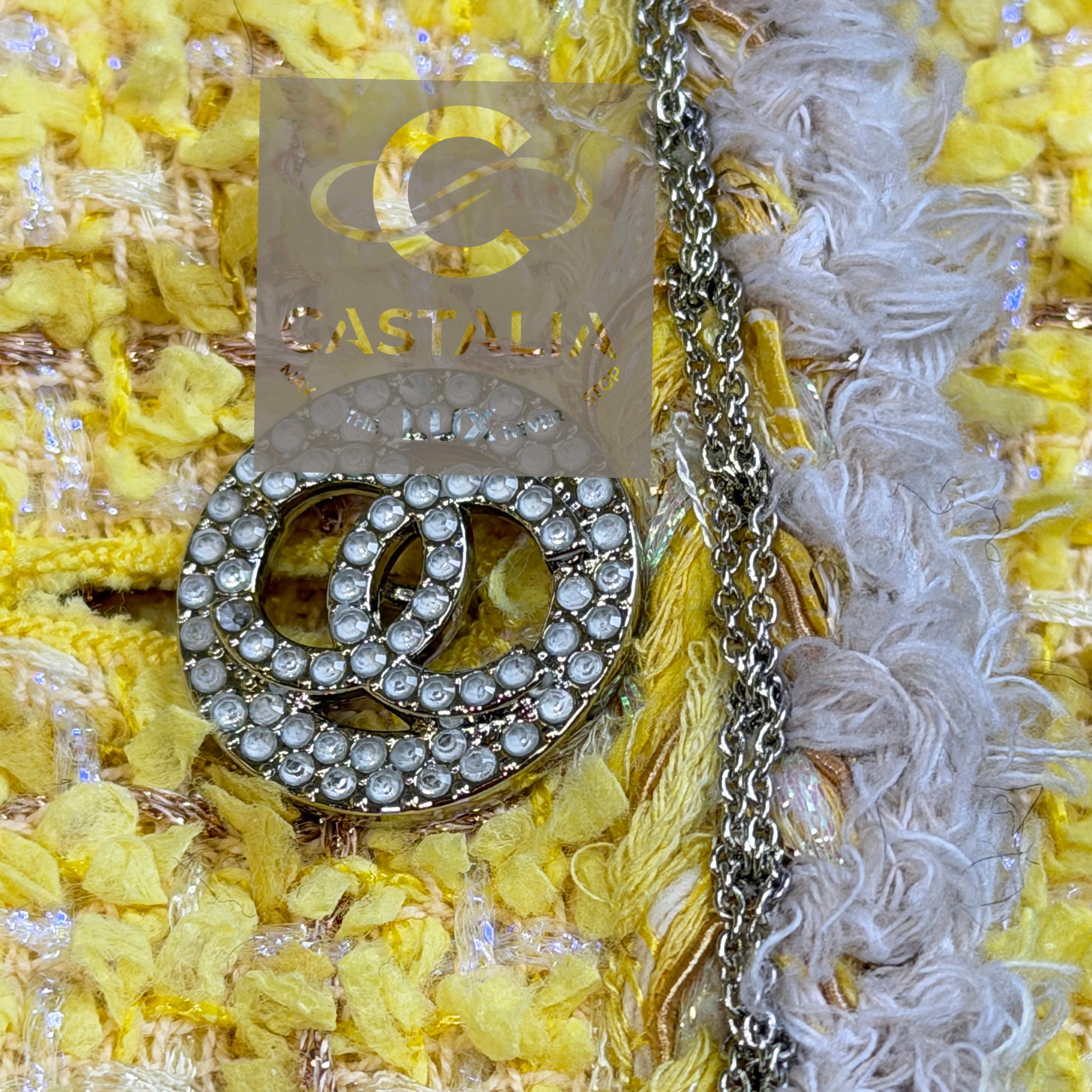 CHANEL 13K$ Statement Sunlight Tweed Jacket with Chain Link Trim 36 FR en vente 7