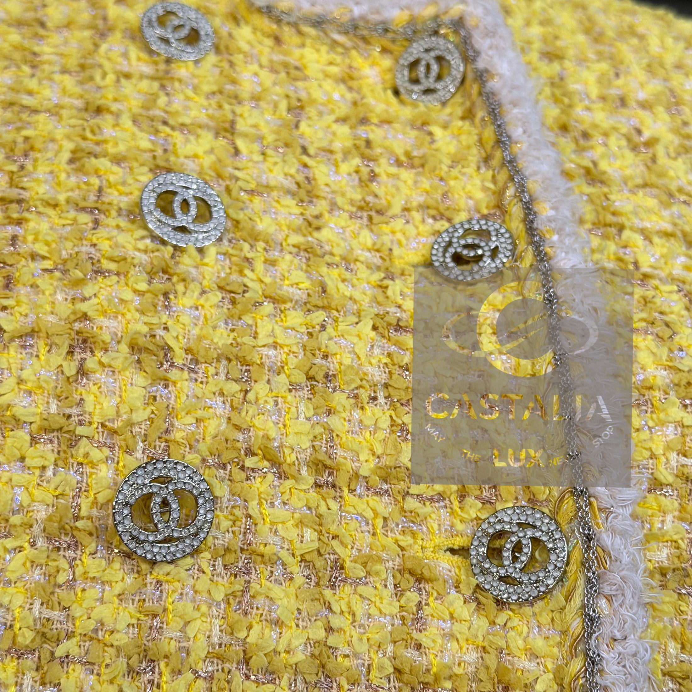 CHANEL 13K$ Statement Sunlight Tweed Jacket with Chain Link Trim 36 FR en vente 8