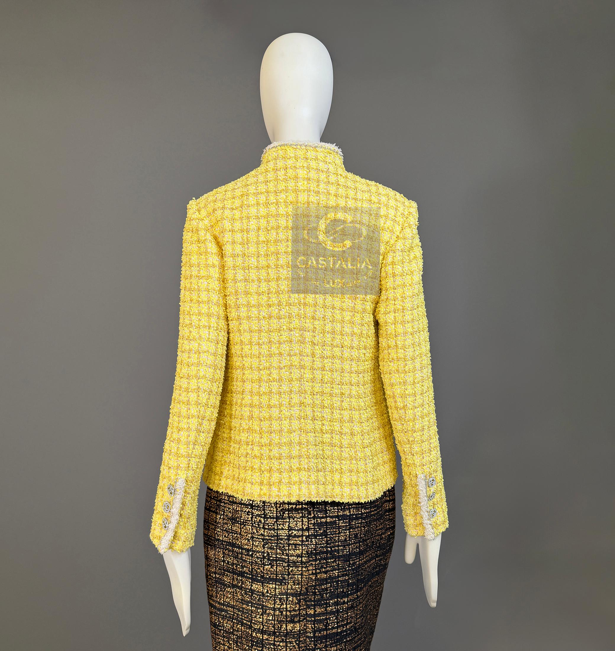 CHANEL 13K$ Statement Sunlight Tweed Jacket with Chain Link Trim 36 FR en vente 13