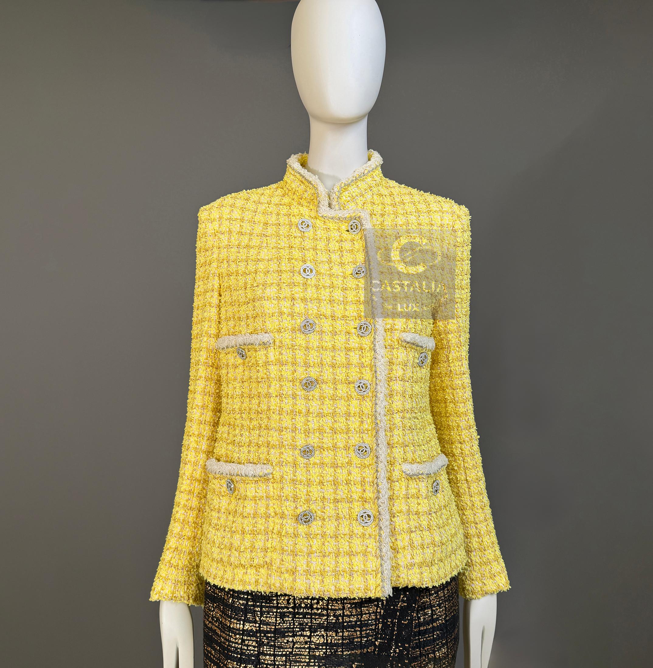 CHANEL 13K$ Statement Sunlight Tweed Jacket with Chain Link Trim 36 FR en vente 4