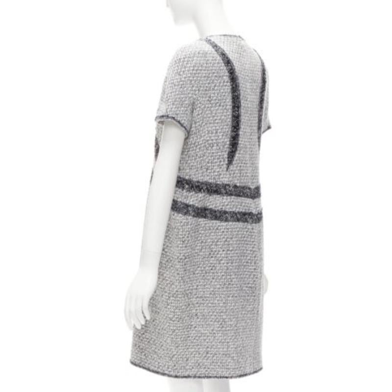CHANEL 13P Graues Fantasie-Tweed-Shiftkleid aus Tweed mit grafischen Tafeln FR46 3XL im Angebot 2