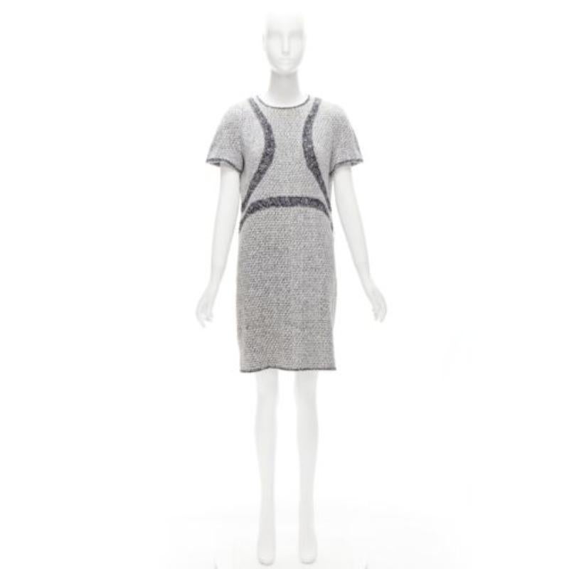 CHANEL 13P Graues Fantasie-Tweed-Shiftkleid aus Tweed mit grafischen Tafeln FR46 3XL im Angebot 4