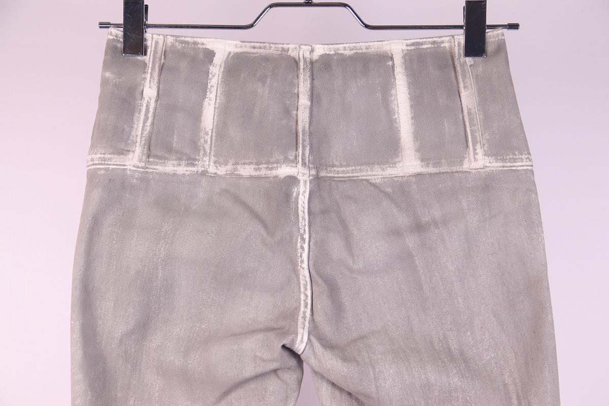 Grigio Chanel 14A Paris Dallas Jeans grigio chiaro in vendita