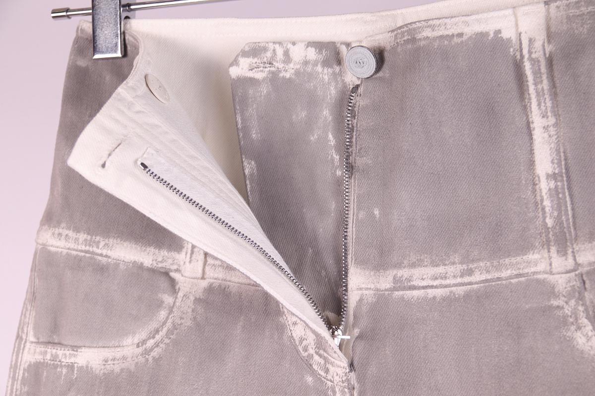 Chanel 14A Paris Dallas Jeans grigio chiaro in vendita 1