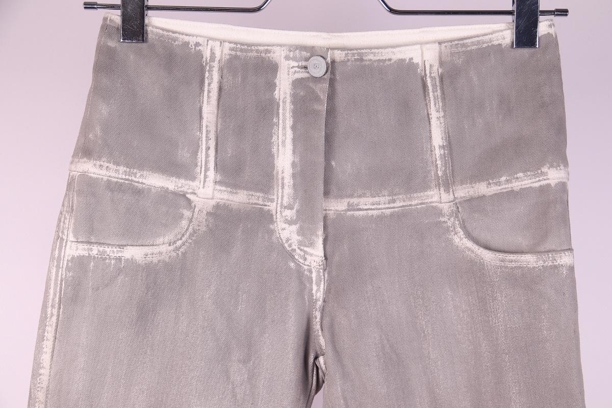 Chanel 14A Paris Dallas Jeans grigio chiaro in vendita 3