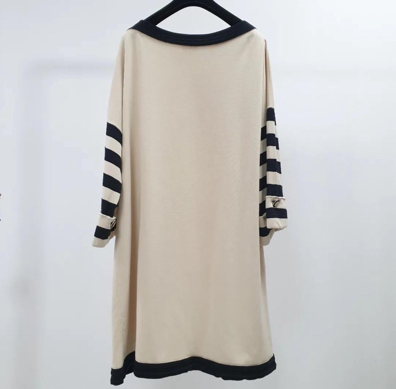 Chanel 14C 2014 Cruise Gondola CC Logo Button Knit Dress In Good Condition For Sale In Krakow, PL