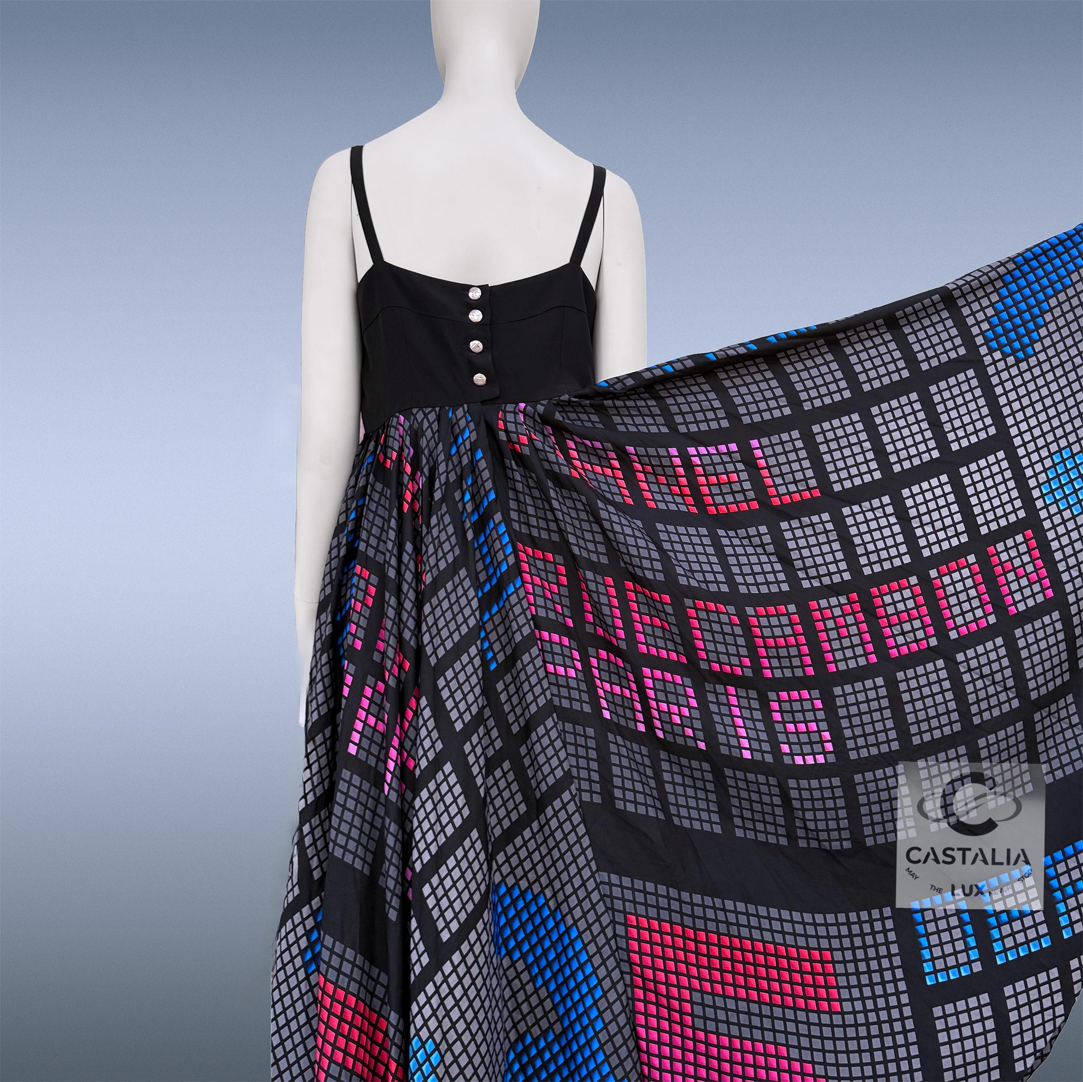 CHANEL 14K$ Airlines CC LOgo Maxi Silk Dress 40 FR en vente 9