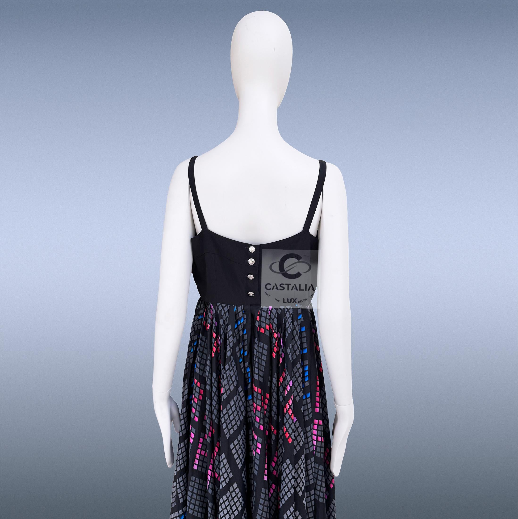 CHANEL 14K$ Airlines CC LOgo Maxi Silk Dress 40 FR en vente 10