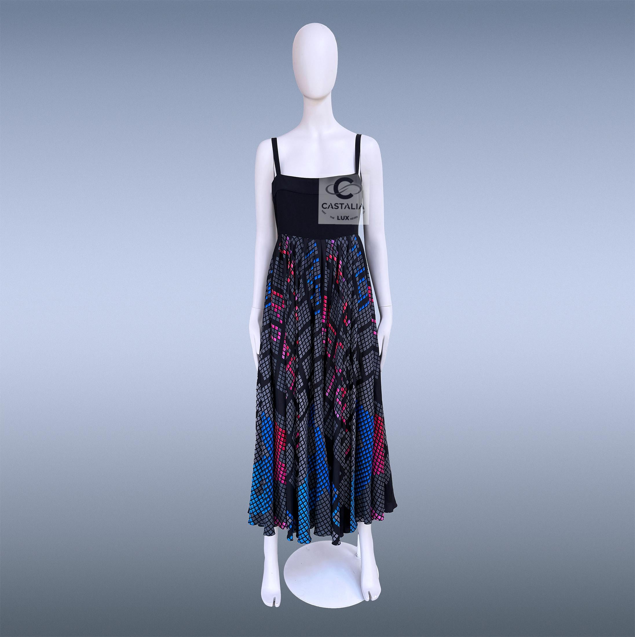 CHANEL 14K$ Airlines CC LOgo Maxi Silk Dress 40 FR en vente 1