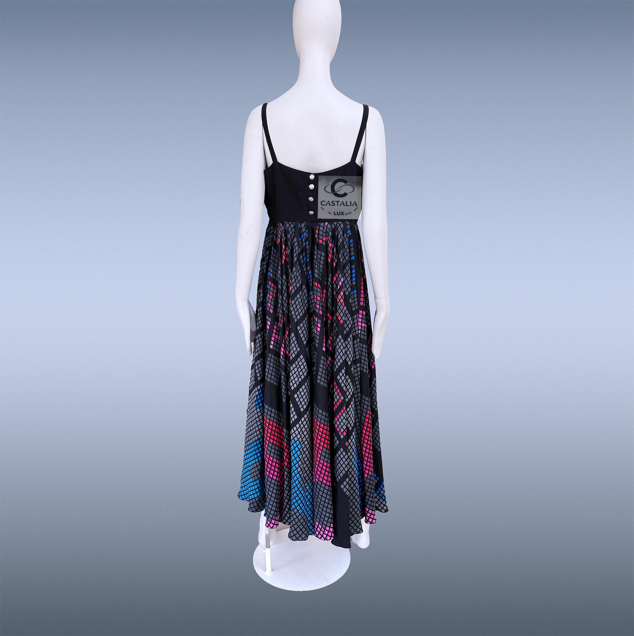 CHANEL 14K$ Airlines CC LOgo Maxi Silk Dress 40 FR en vente 4