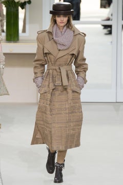 Chanel 14K$ Beige Ribbon Tweed Trench Coat