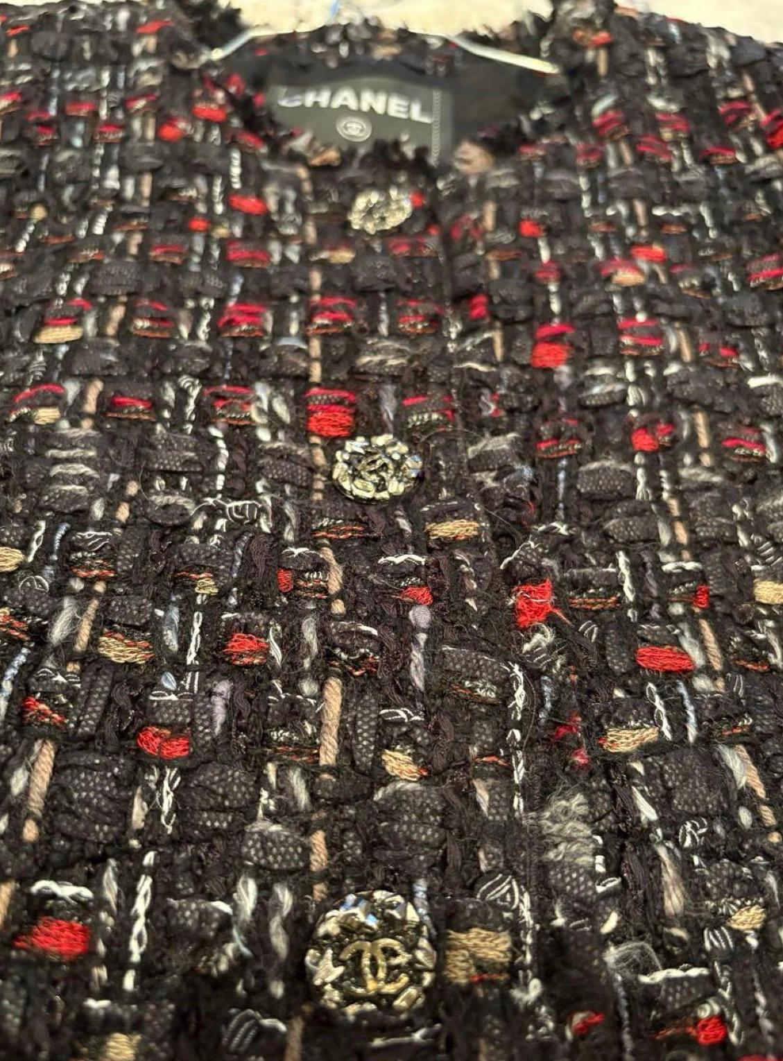Chanel 14K$ Giacca in tweed con nastro nero 42 FR In condizioni ottime in vendita a Dubai, AE