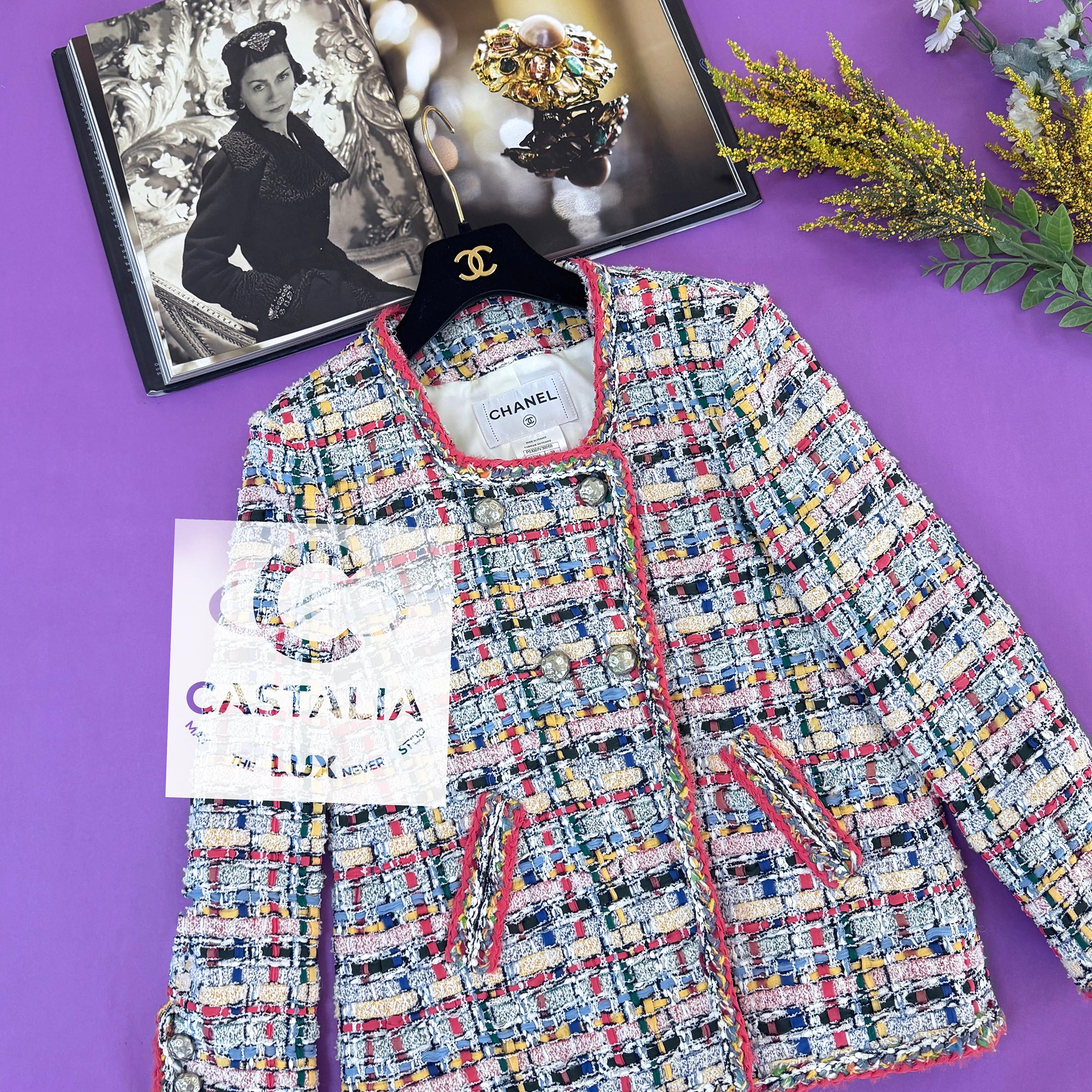 Incredible Chanel jacket ~ made of most precious Ribbon lesage tweed ~ the price of similar jacket in boutique starts now from 15,000€
Size mark 38 FR / Condition: never worn
- CC logo buttons at front and cuffs
- elegant pastel colours palette 
-