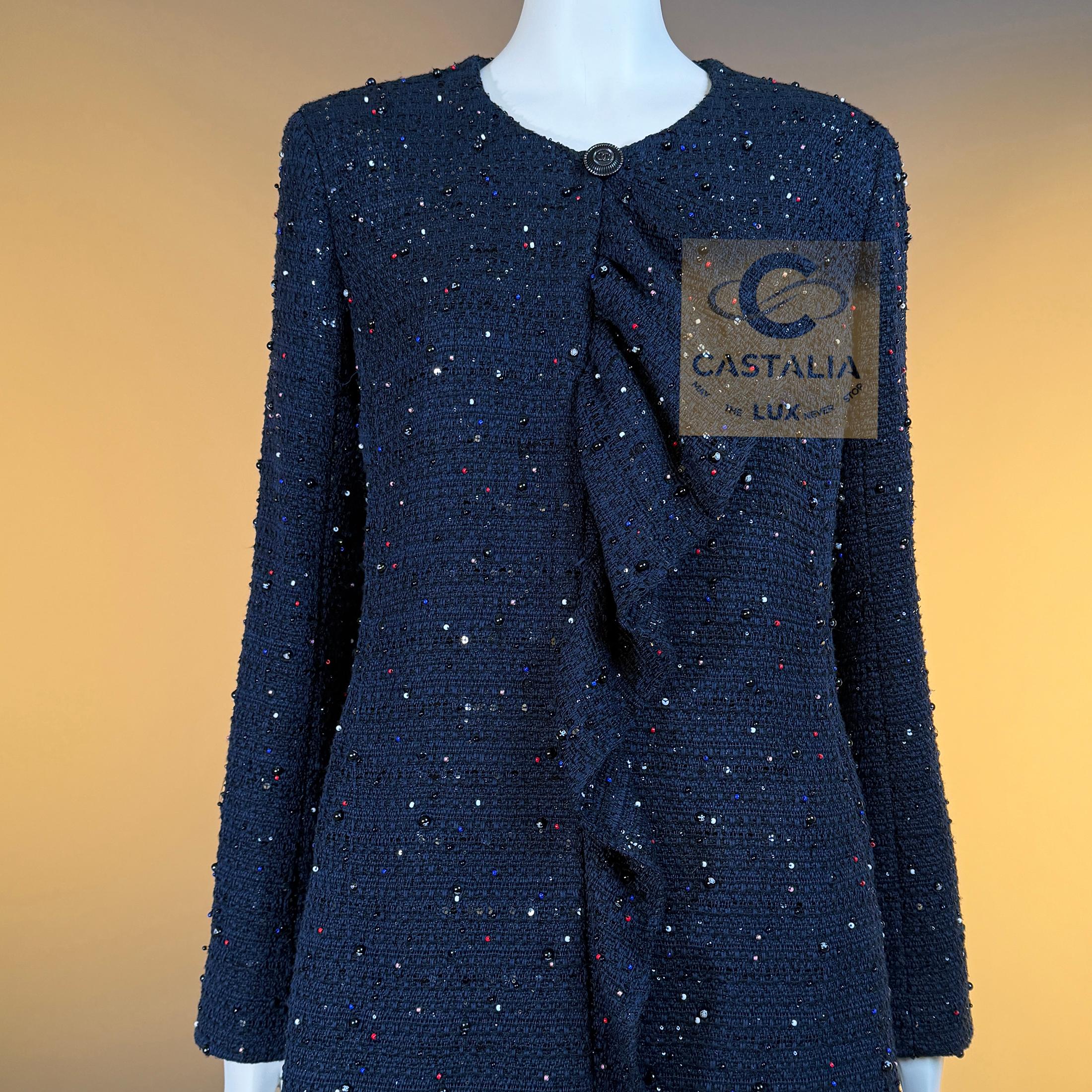 CHANEL 14K$ Jewel Logo Emebellished Twed Mantel 38 FR im Angebot 6