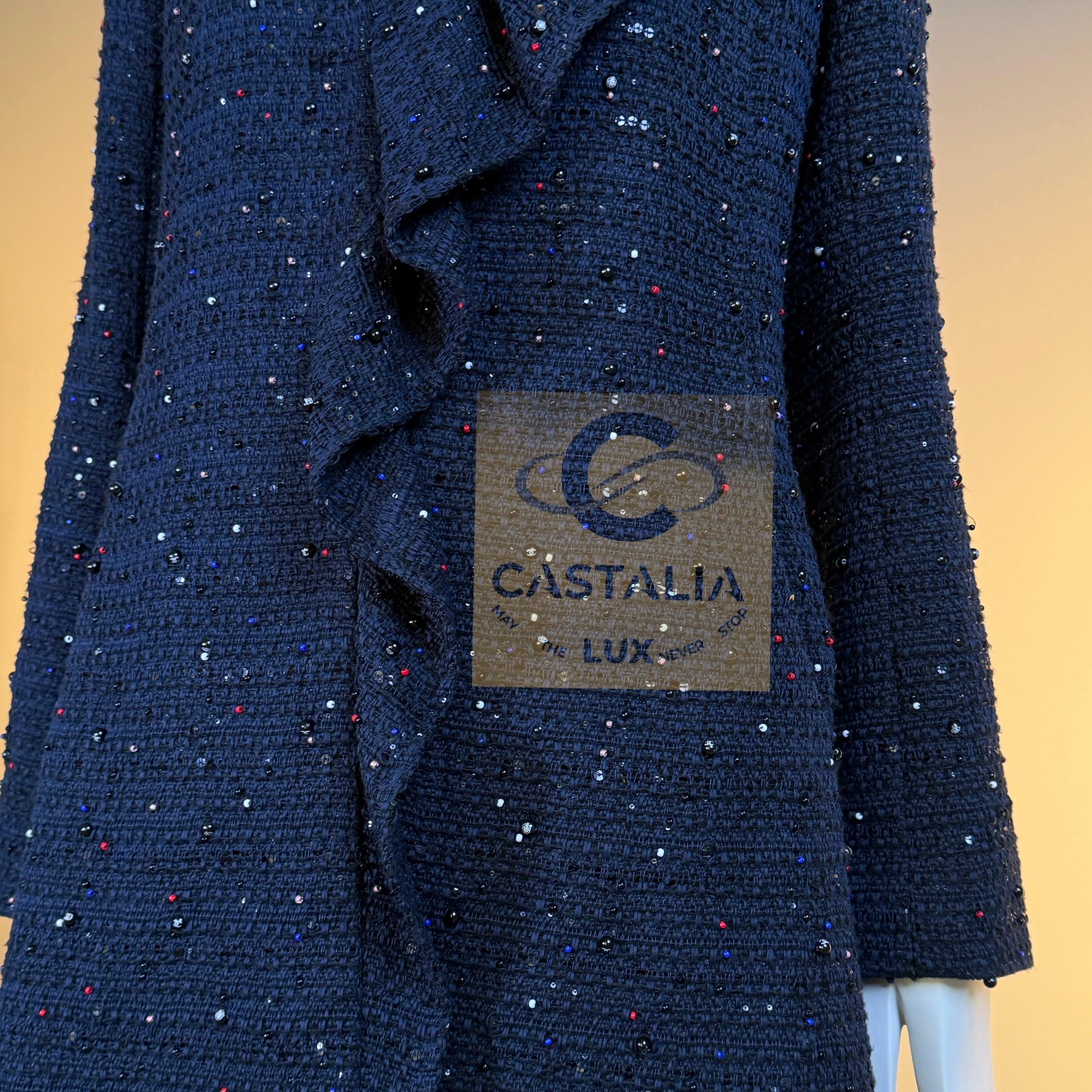 CHANEL 14K$ Jewel Logo Emebellished Twed Mantel 38 FR im Angebot 10