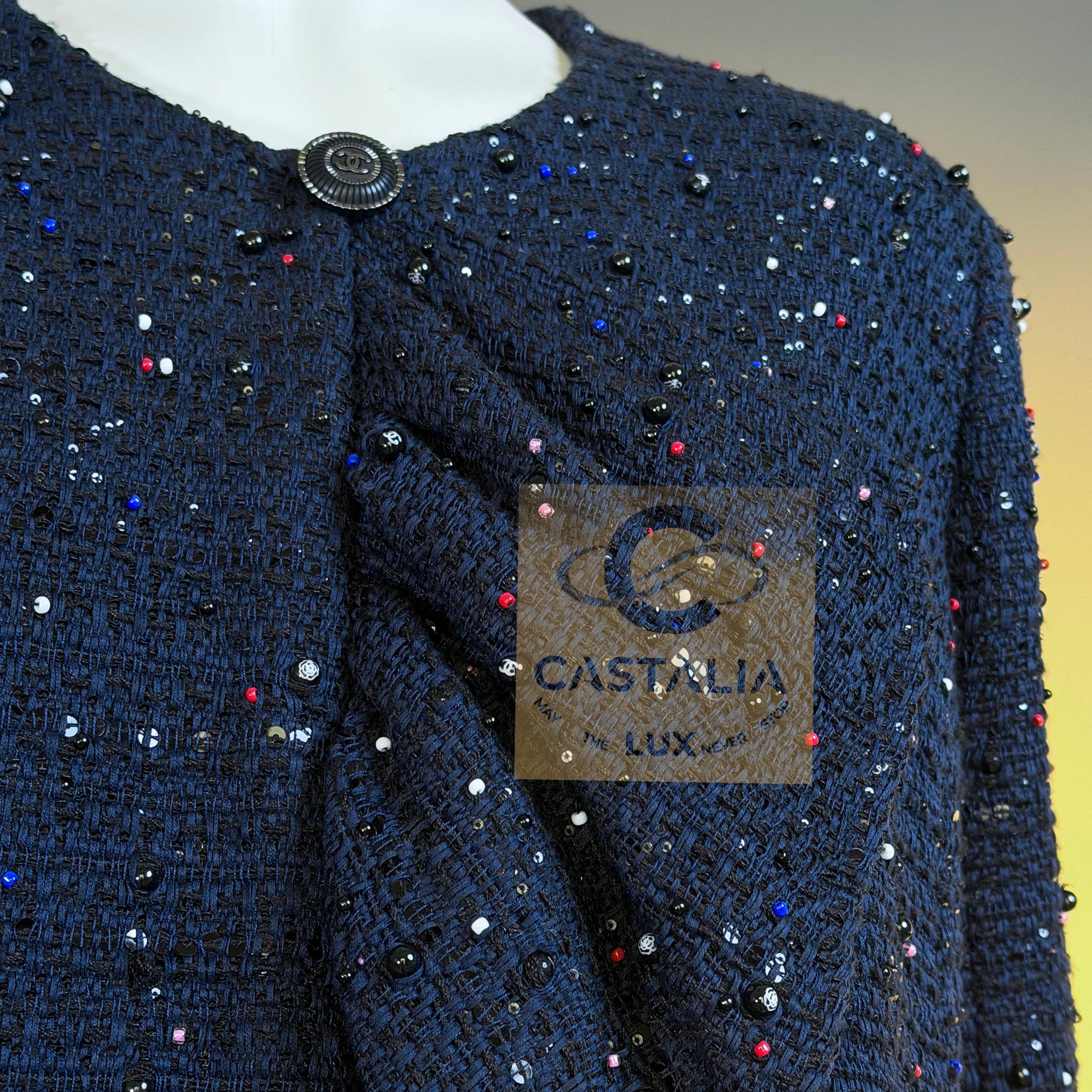 CHANEL 14K$ Jewel Logo Emebellished Twed Mantel 38 FR im Angebot 11