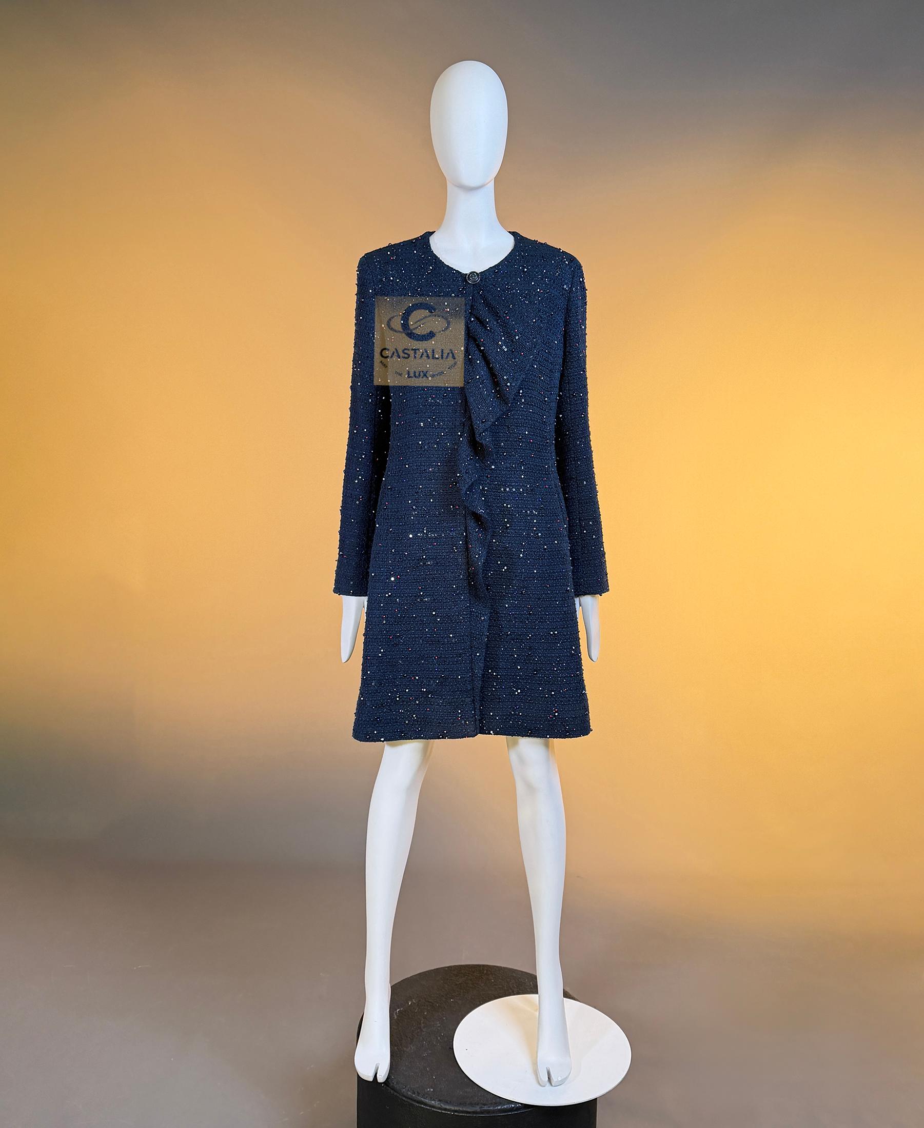 CHANEL 14K$ Jewel Logo Emebellished Twed Mantel 38 FR im Angebot 1