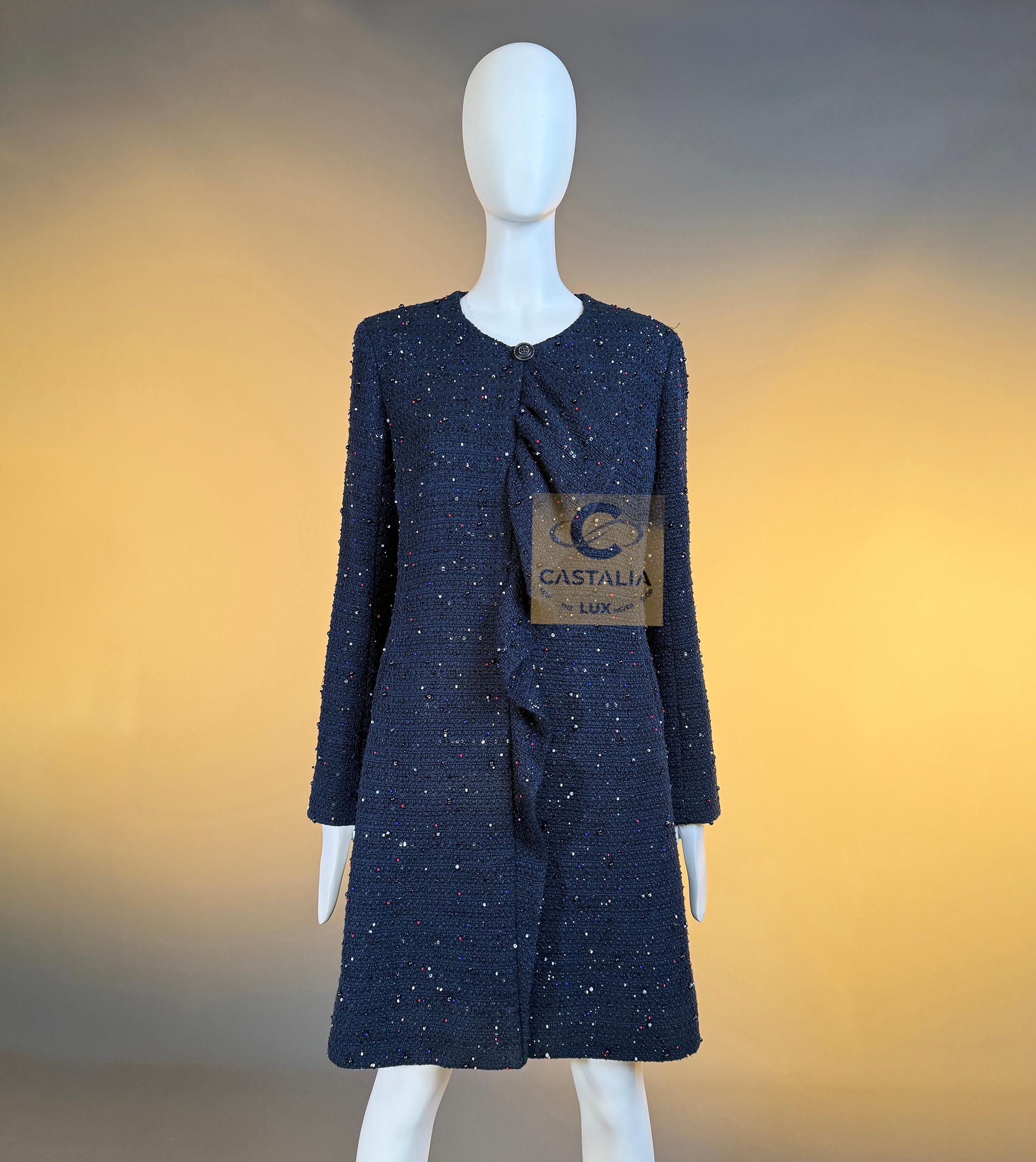 CHANEL 14K$ Jewel Logo Emebellished Twed Mantel 38 FR im Angebot 2