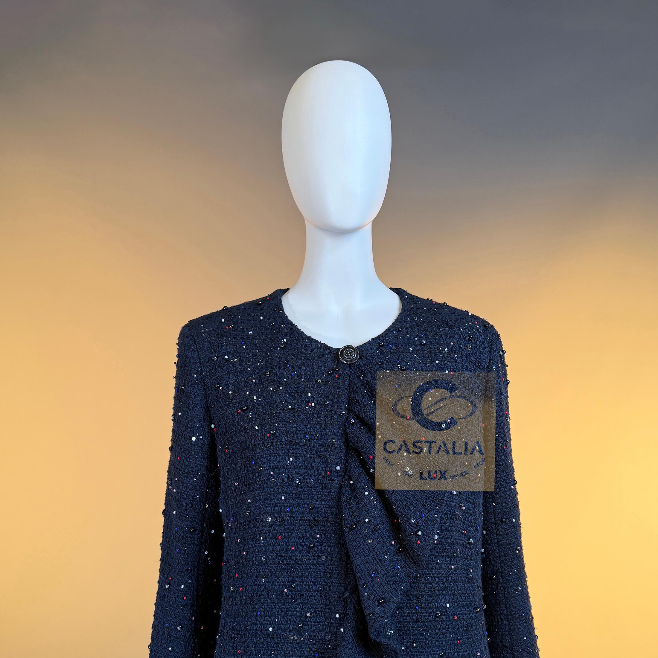 CHANEL 14K$ Jewel Logo Emebellished Twed Mantel 38 FR im Angebot 3