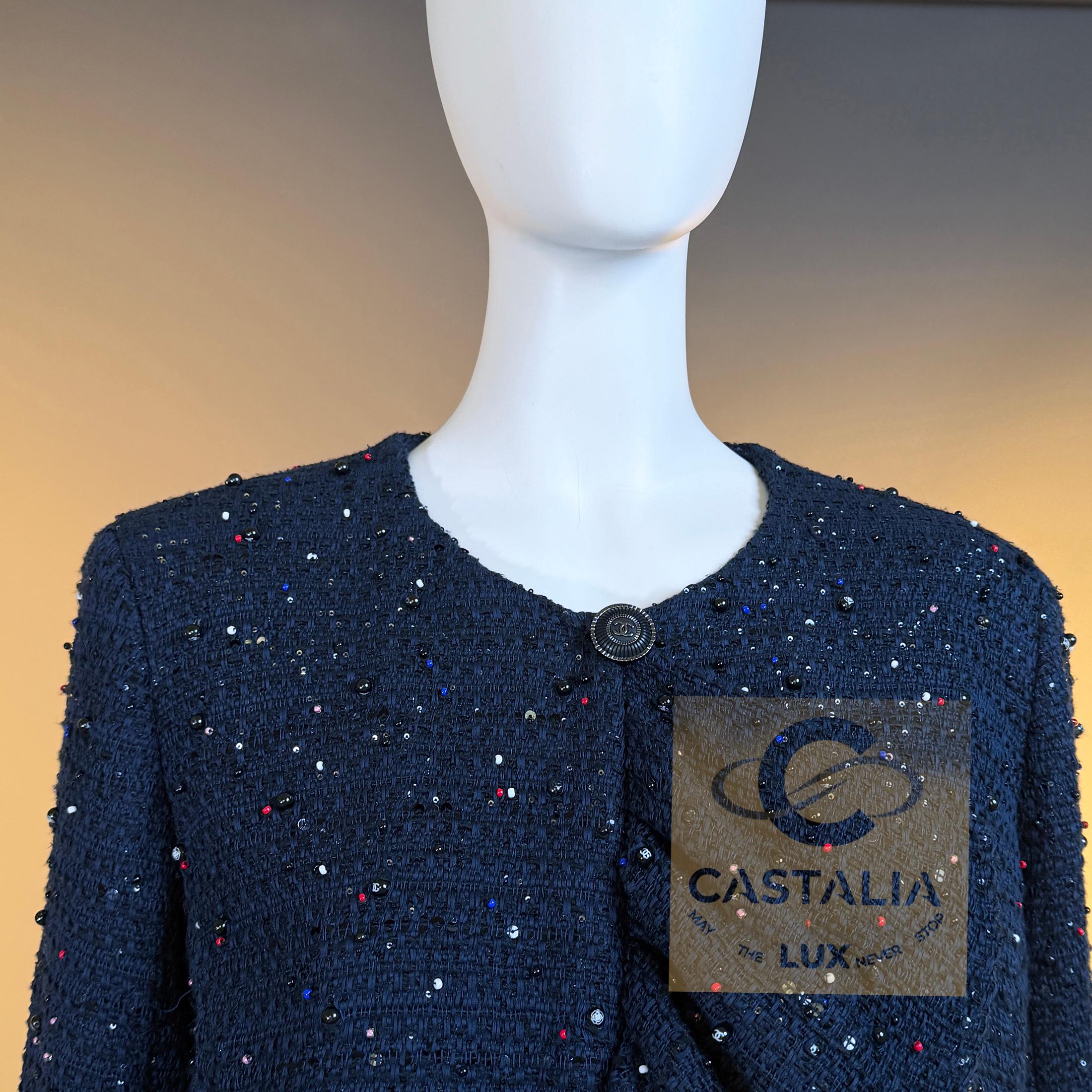 CHANEL 14K$ Jewel Logo Emebellished Twed Mantel 38 FR im Angebot 4