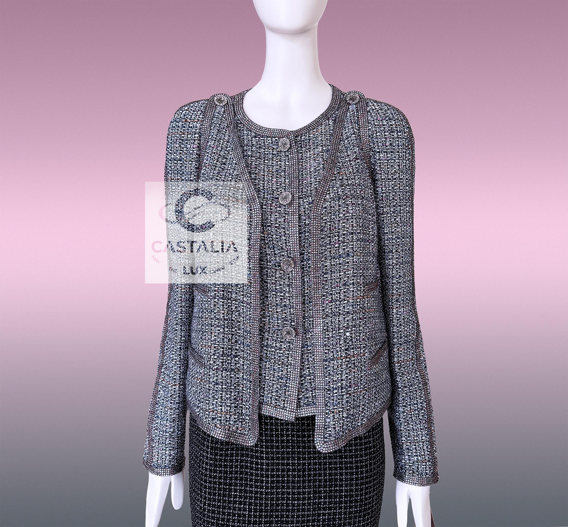 Chanel 14K$ Museum Level mit Juwelen besetzt Tweed Ensemble 36 FR für Damen oder Herren im Angebot