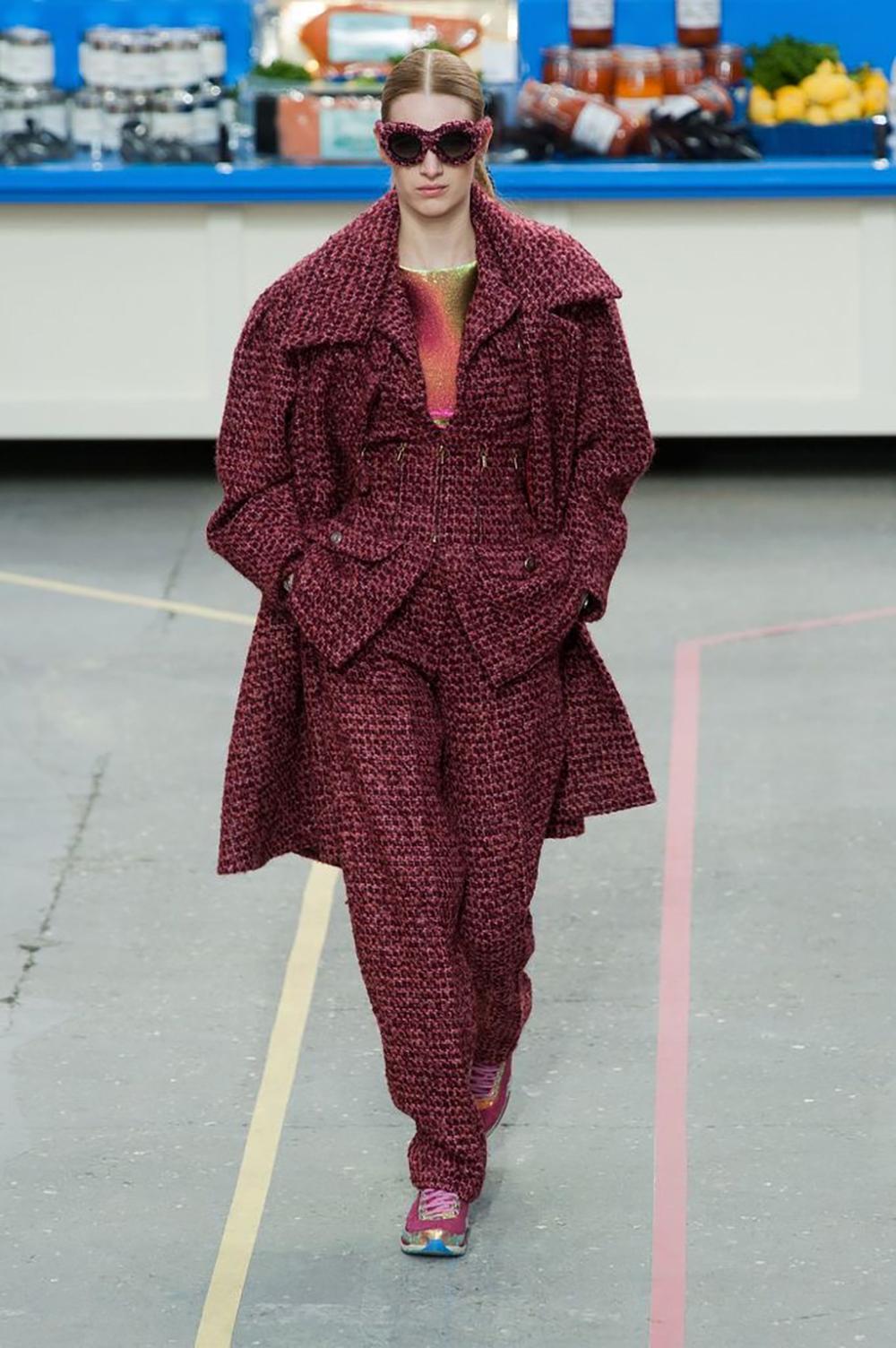 CHANEL 14K$ Museo Raro Supermercado Arquitectónico Chaqueta de Tweed en venta 1